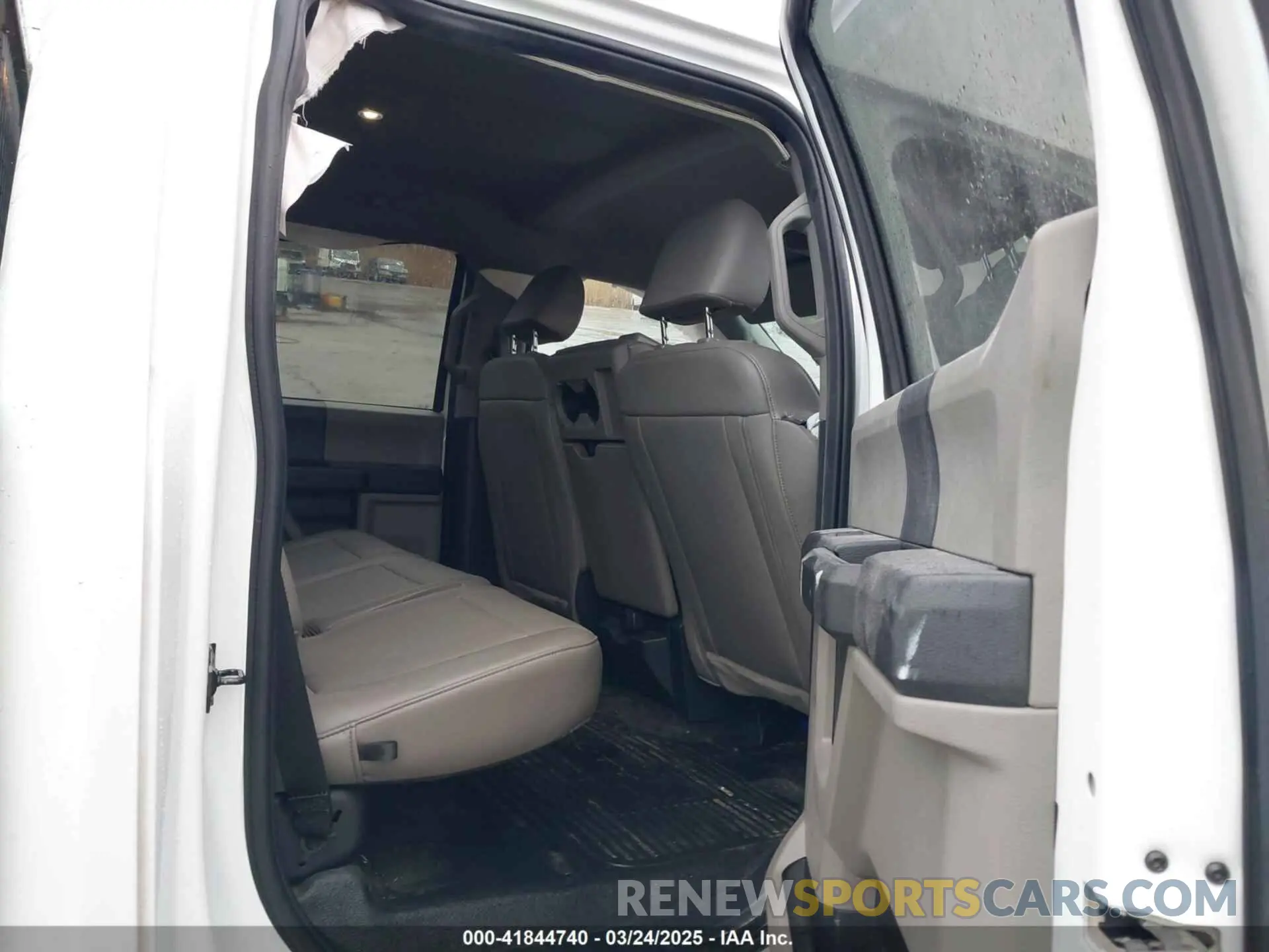 8 Photograph of a damaged car 1FT7W2B65NEF76378 FORD F-250 2022