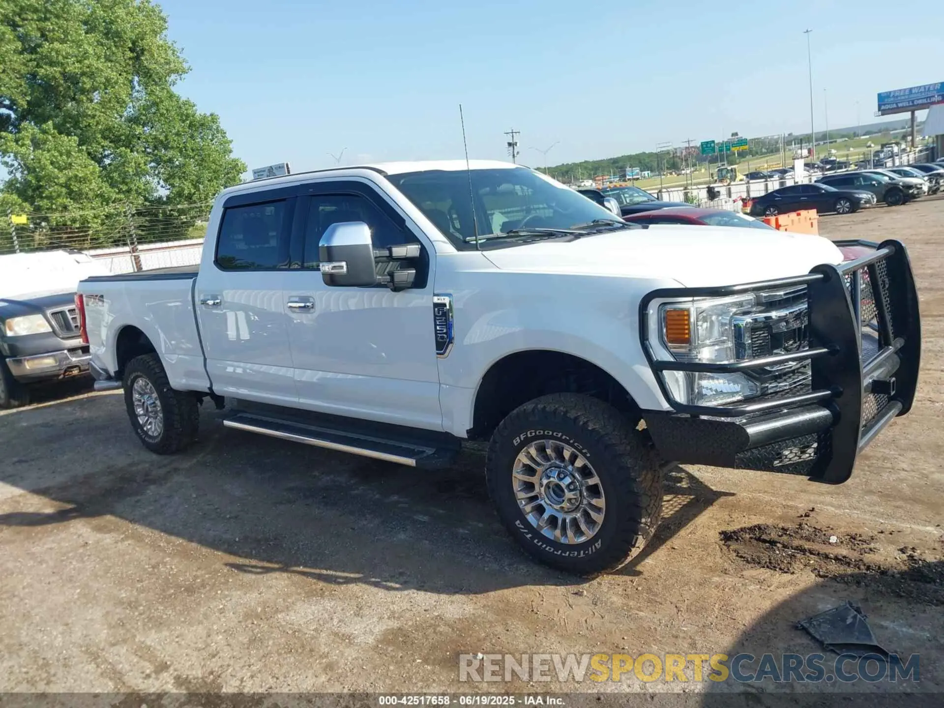 13 Photograph of a damaged car 1FT7W2BN2NEF55530 FORD F-250 2022