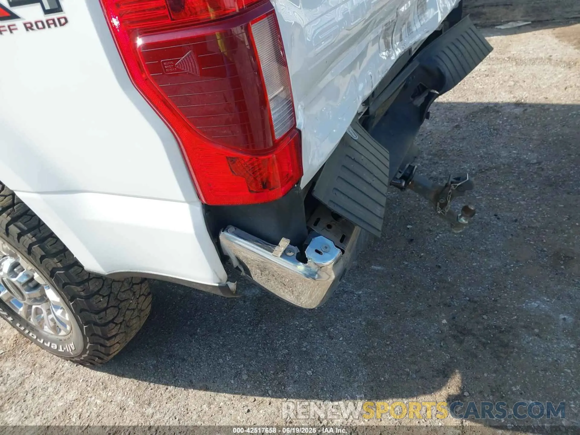 6 Photograph of a damaged car 1FT7W2BN2NEF55530 FORD F-250 2022