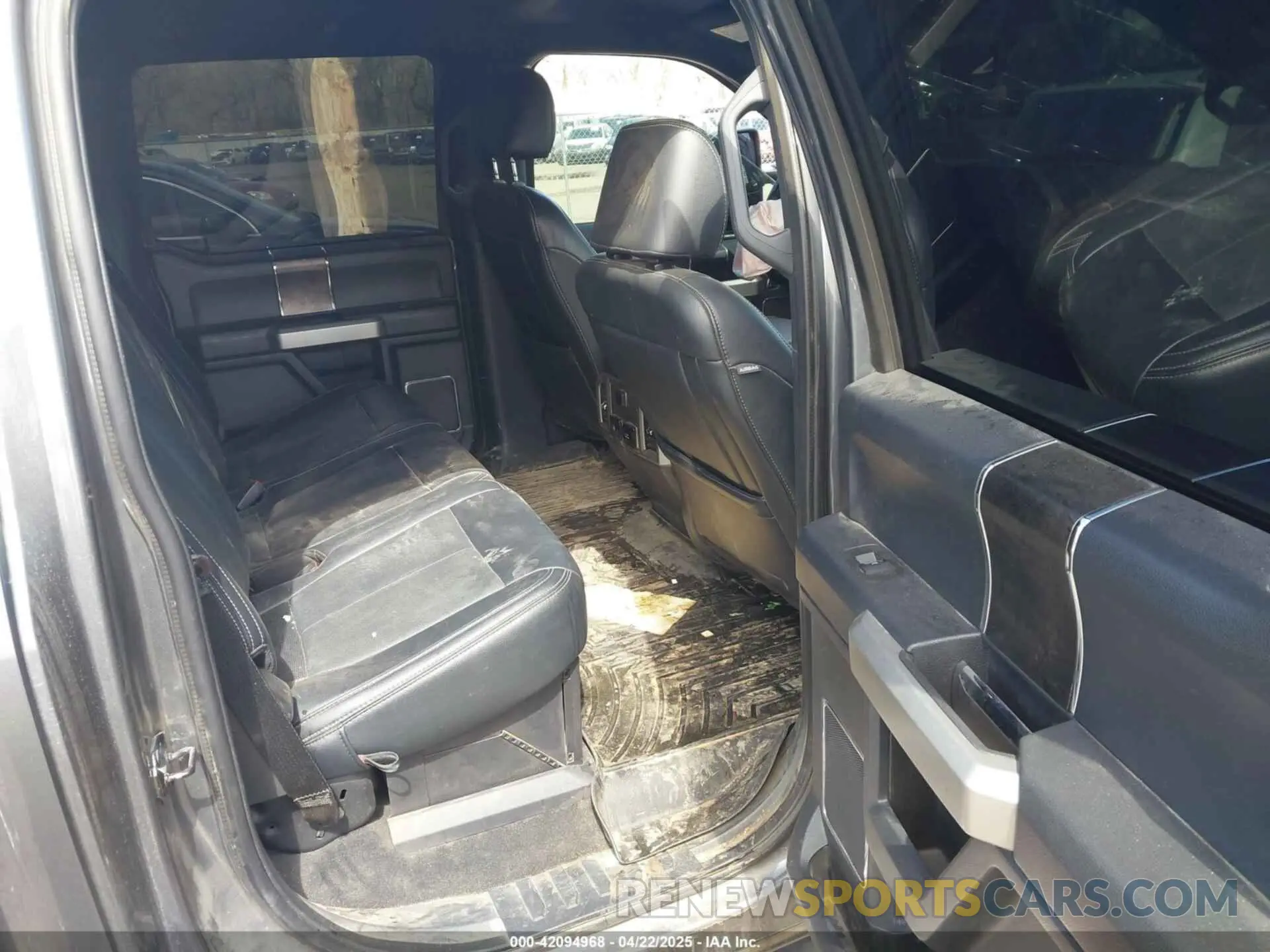 8 Photograph of a damaged car 1FT7W2BN6NEE57097 FORD F-250 2022