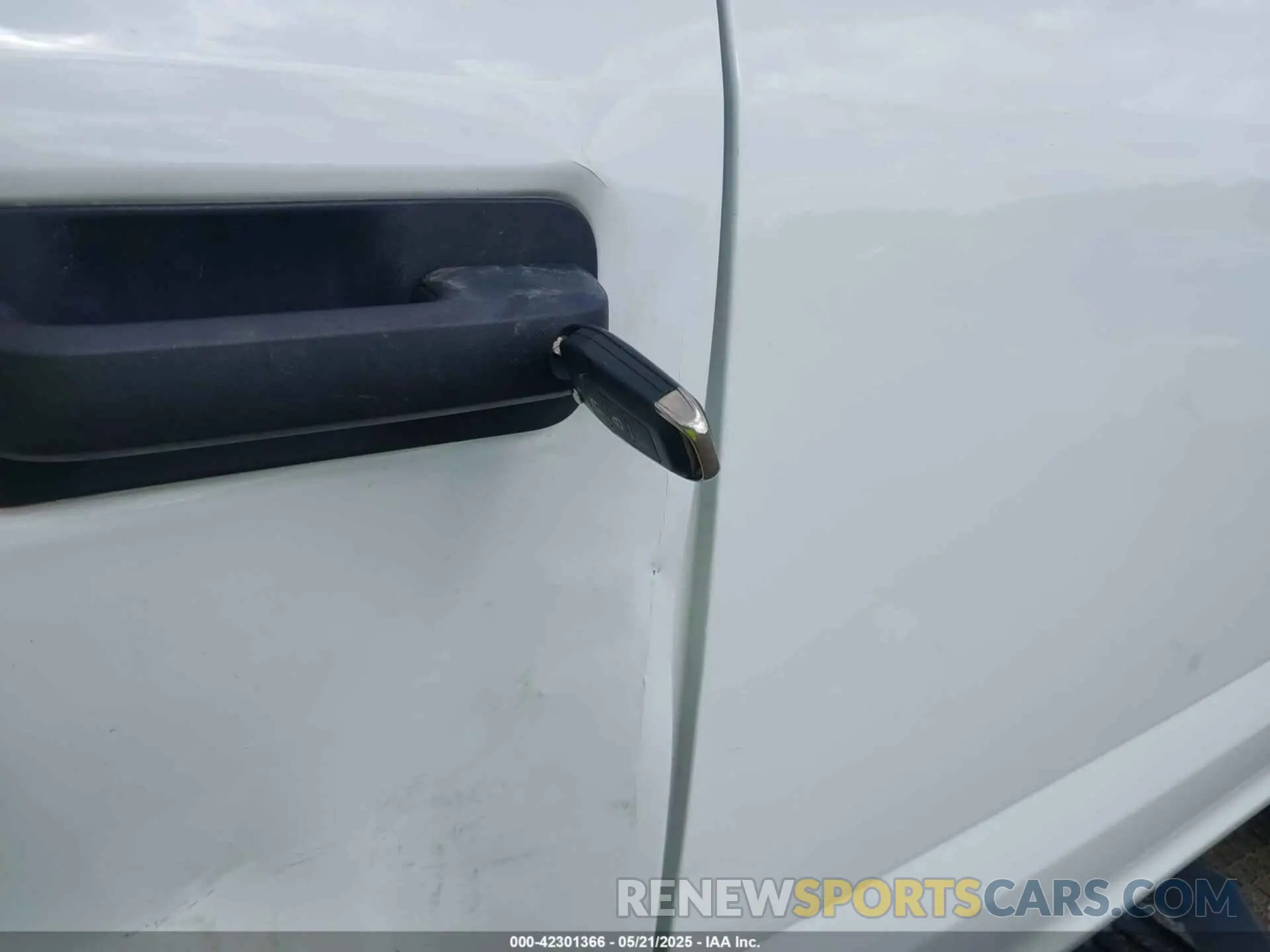 11 Photograph of a damaged car 1FT7W2BT2NEG43198 FORD F-250 2022
