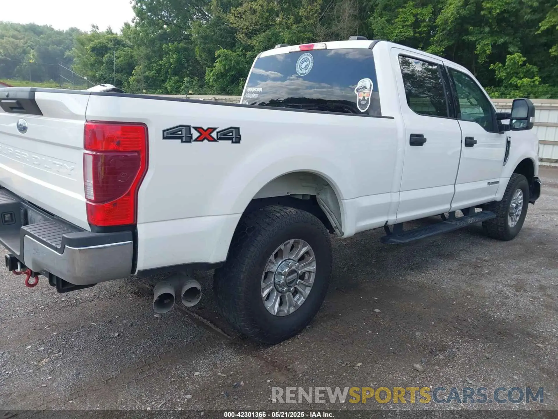 4 Photograph of a damaged car 1FT7W2BT2NEG43198 FORD F-250 2022