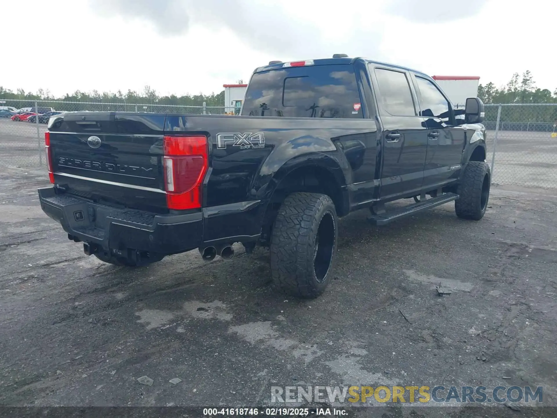 4 Photograph of a damaged car 1FT7W2BT3NED29611 FORD F-250 2022