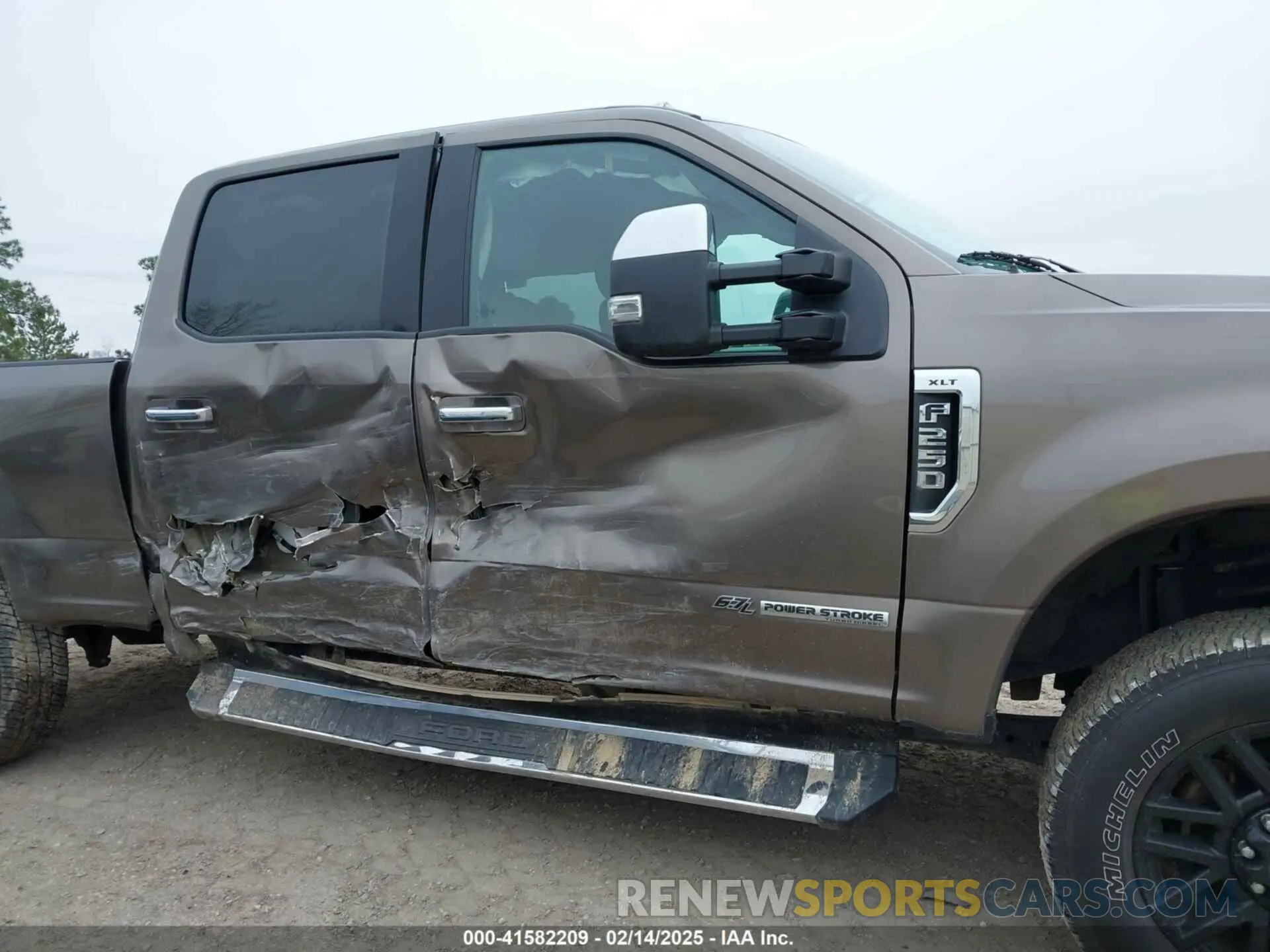 13 Photograph of a damaged car 1FT7W2BT8NED69439 FORD F-250 2022