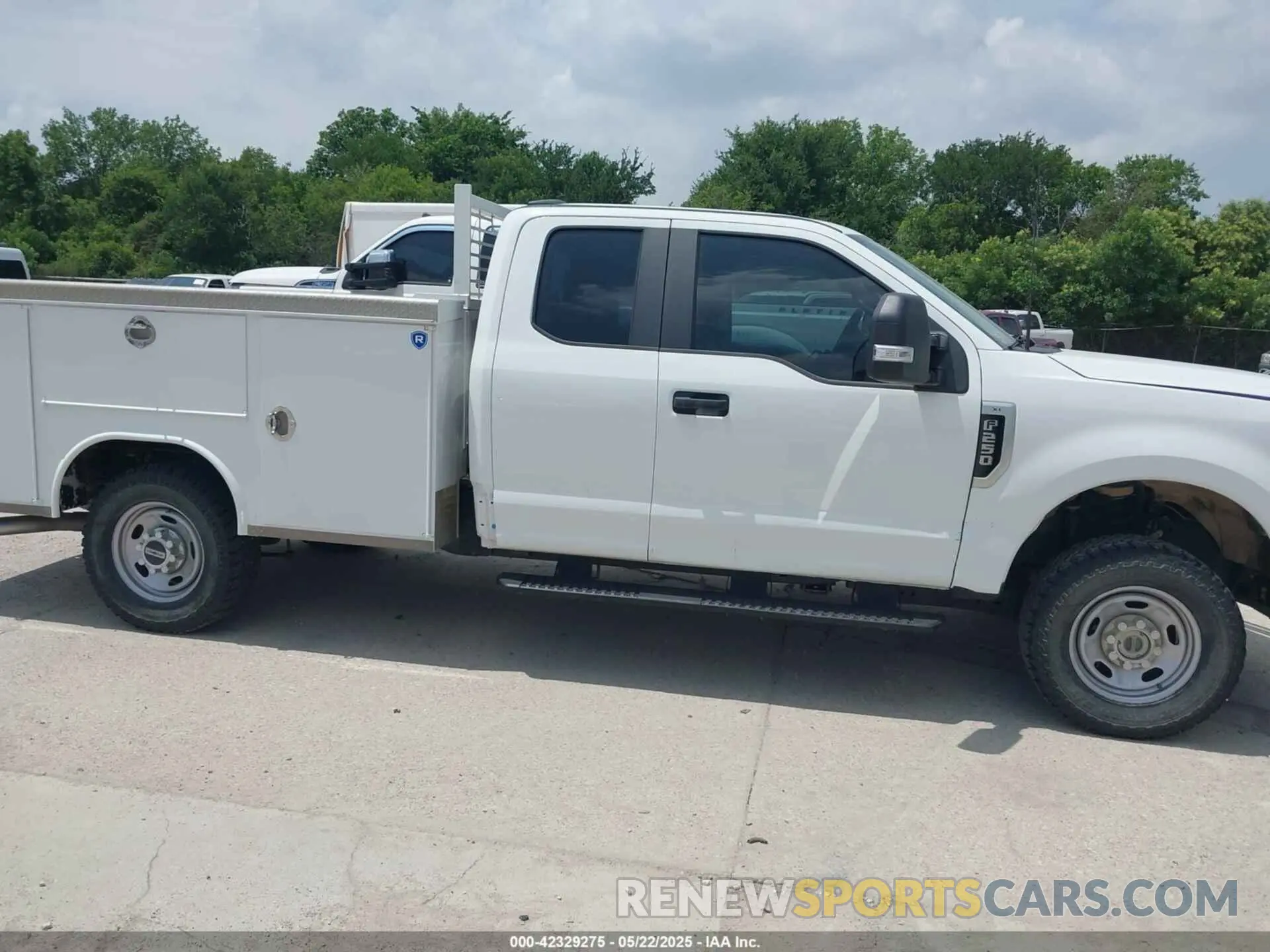 13 Photograph of a damaged car 1FT7X2B60NED00817 FORD F-250 2022