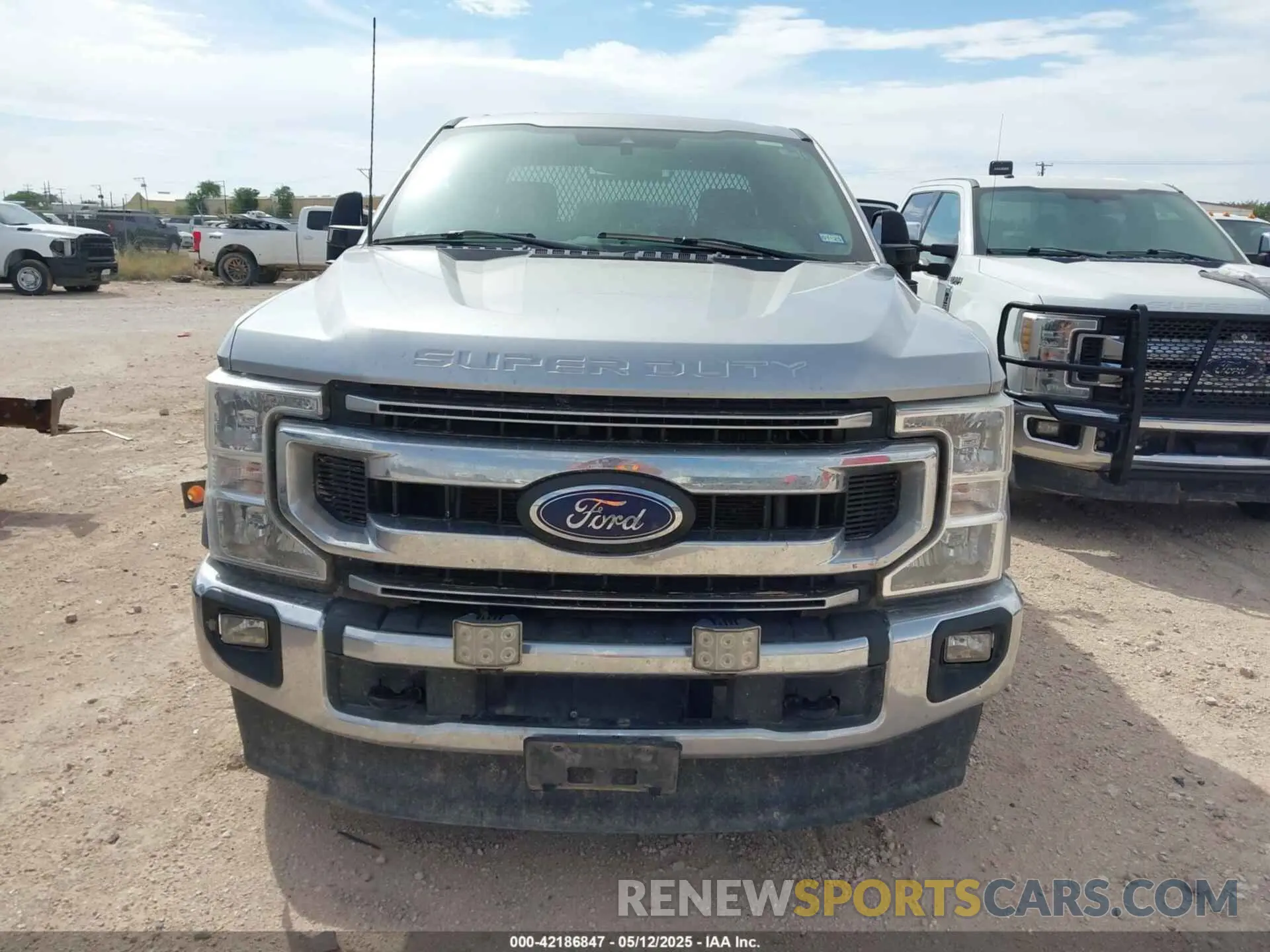 11 Photograph of a damaged car 1FT7X2B63NEC14787 FORD F-250 2022