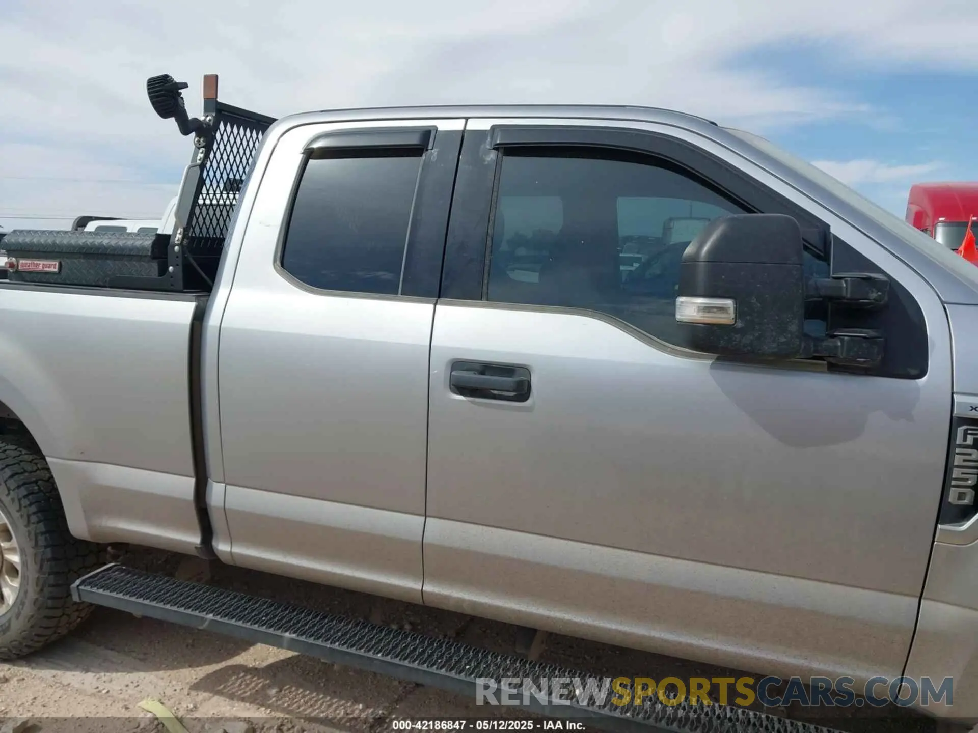 12 Photograph of a damaged car 1FT7X2B63NEC14787 FORD F-250 2022