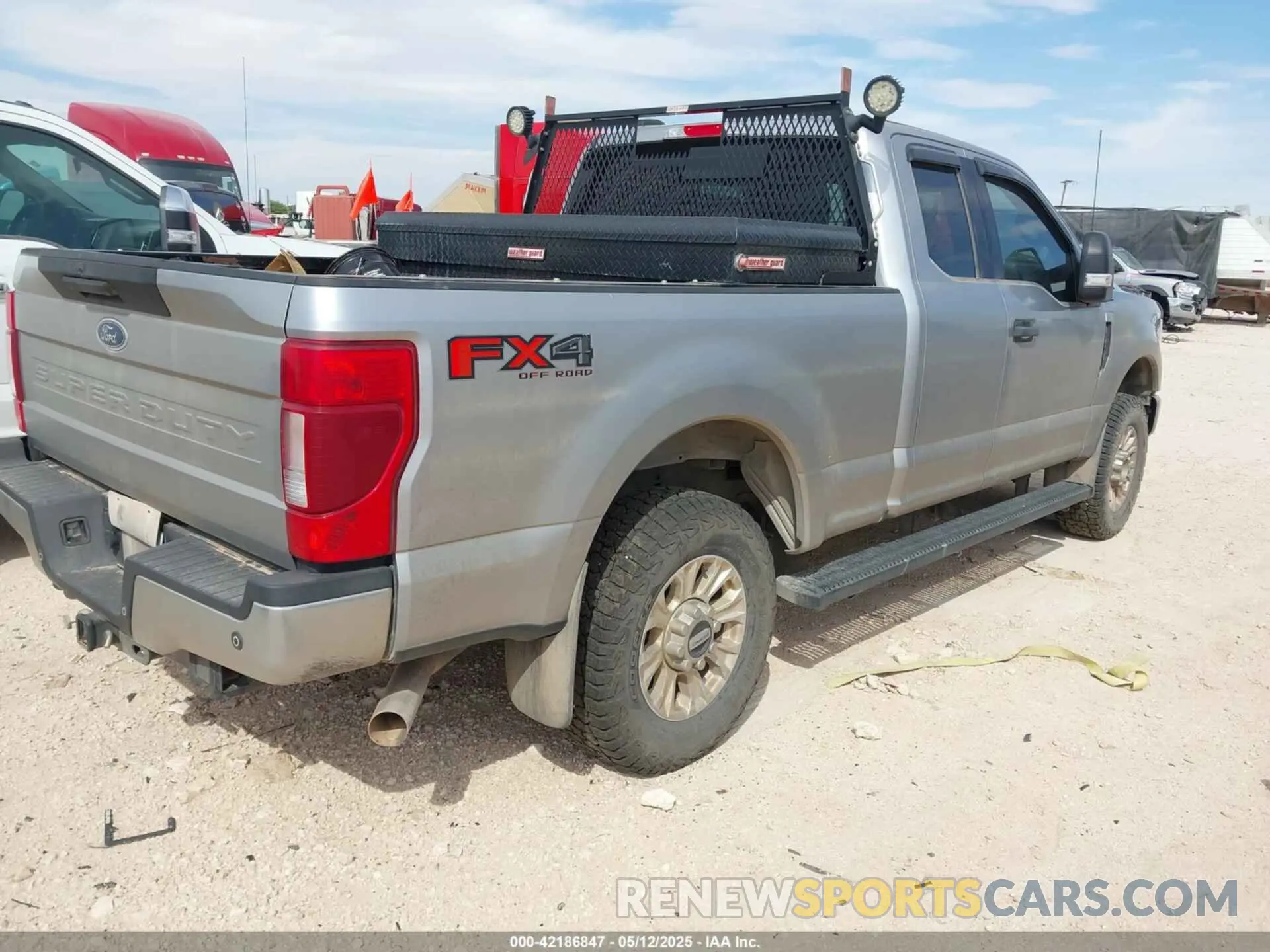4 Photograph of a damaged car 1FT7X2B63NEC14787 FORD F-250 2022