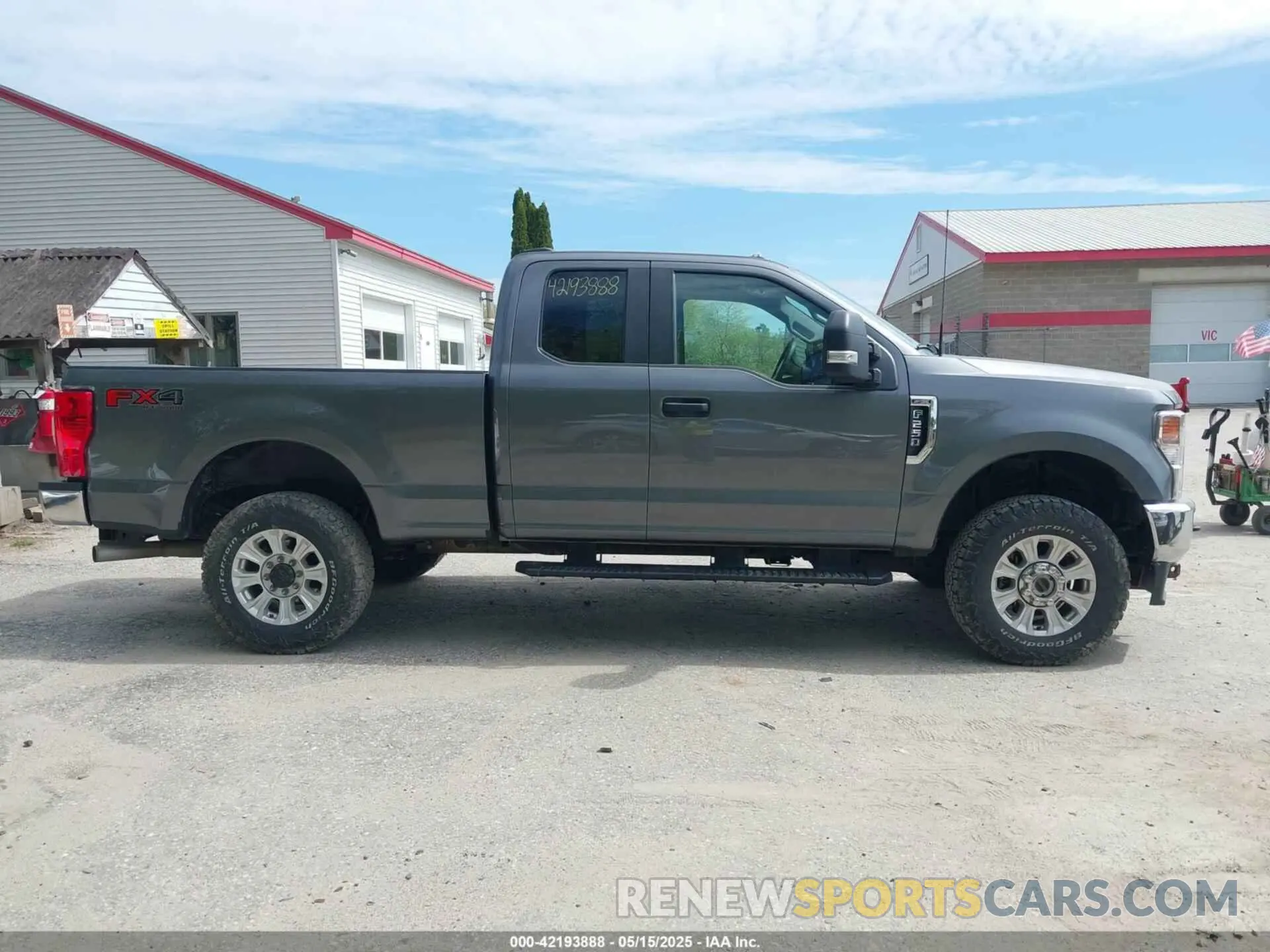 13 Photograph of a damaged car 1FT7X2B65NEF71467 FORD F-250 2022