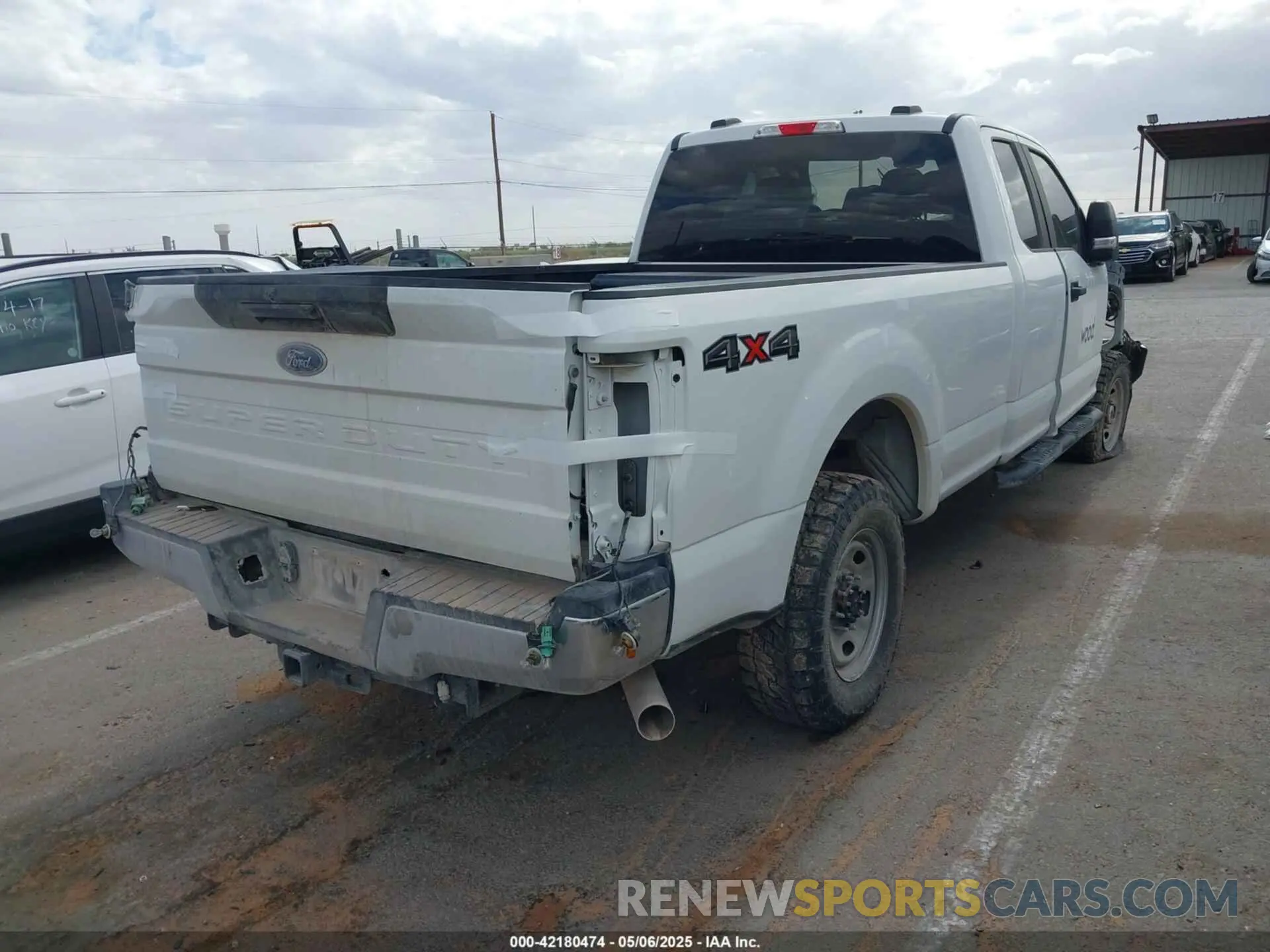 4 Photograph of a damaged car 1FT7X2B6XNED56764 FORD F-250 2022