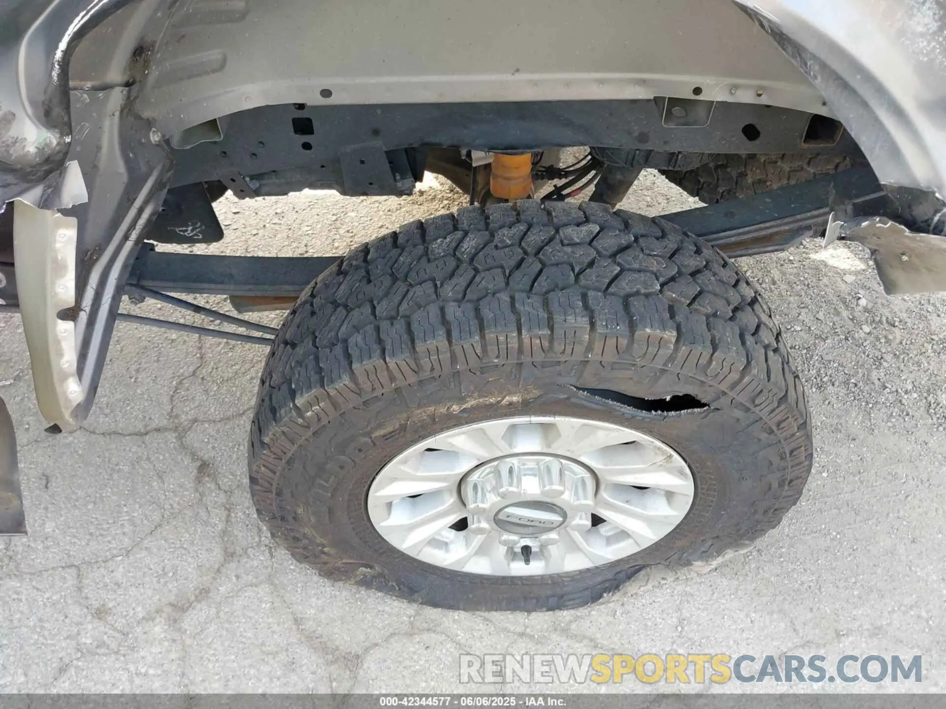 12 Photograph of a damaged car 1FT7X2BN0NED55131 FORD F-250 2022