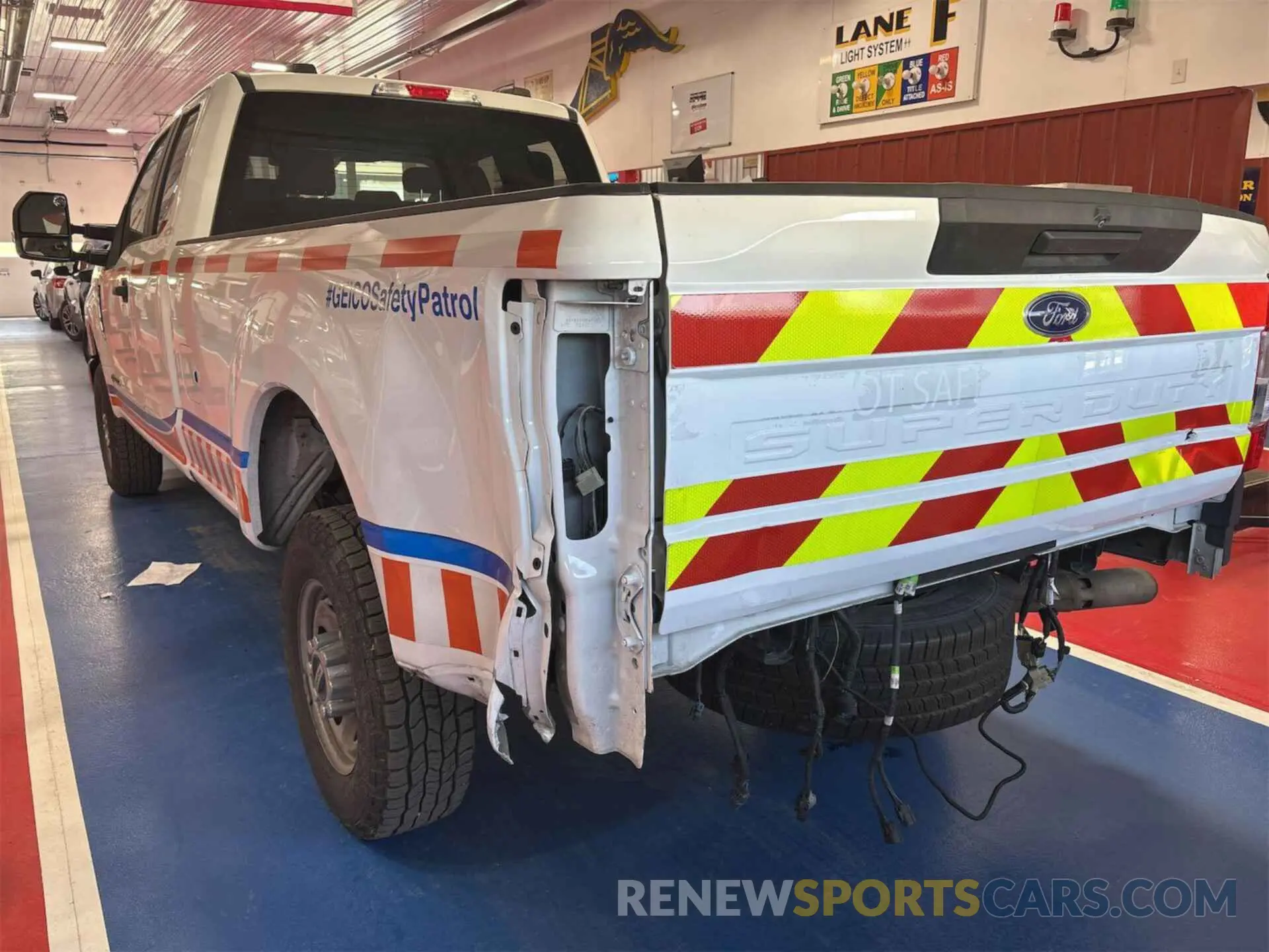 21 Photograph of a damaged car 1FT7X2BT2NEE43242 FORD F-250 2022