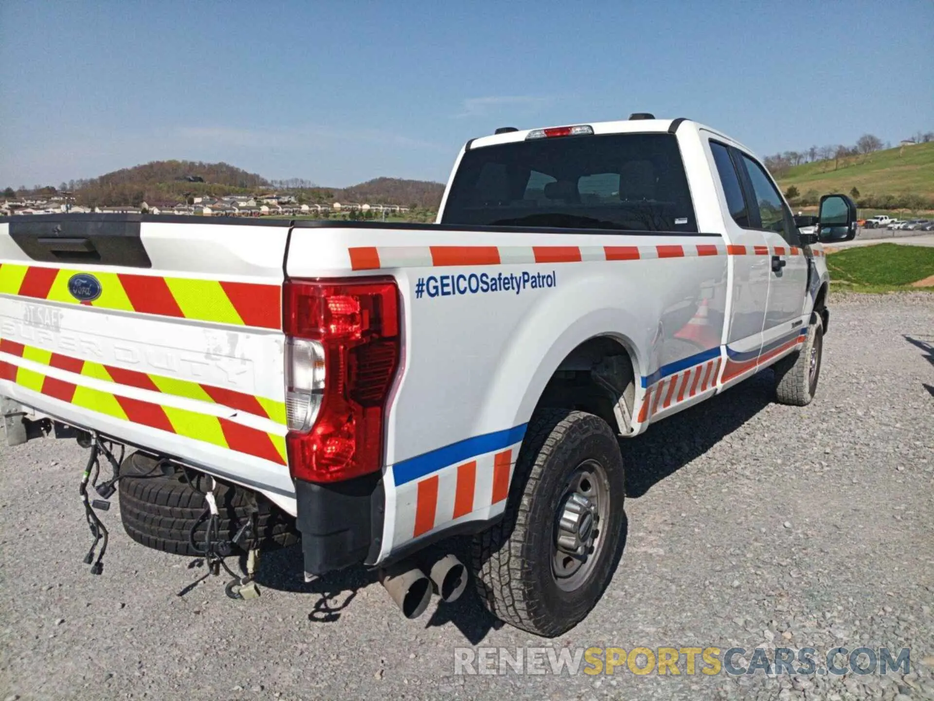 28 Photograph of a damaged car 1FT7X2BT2NEE43242 FORD F-250 2022