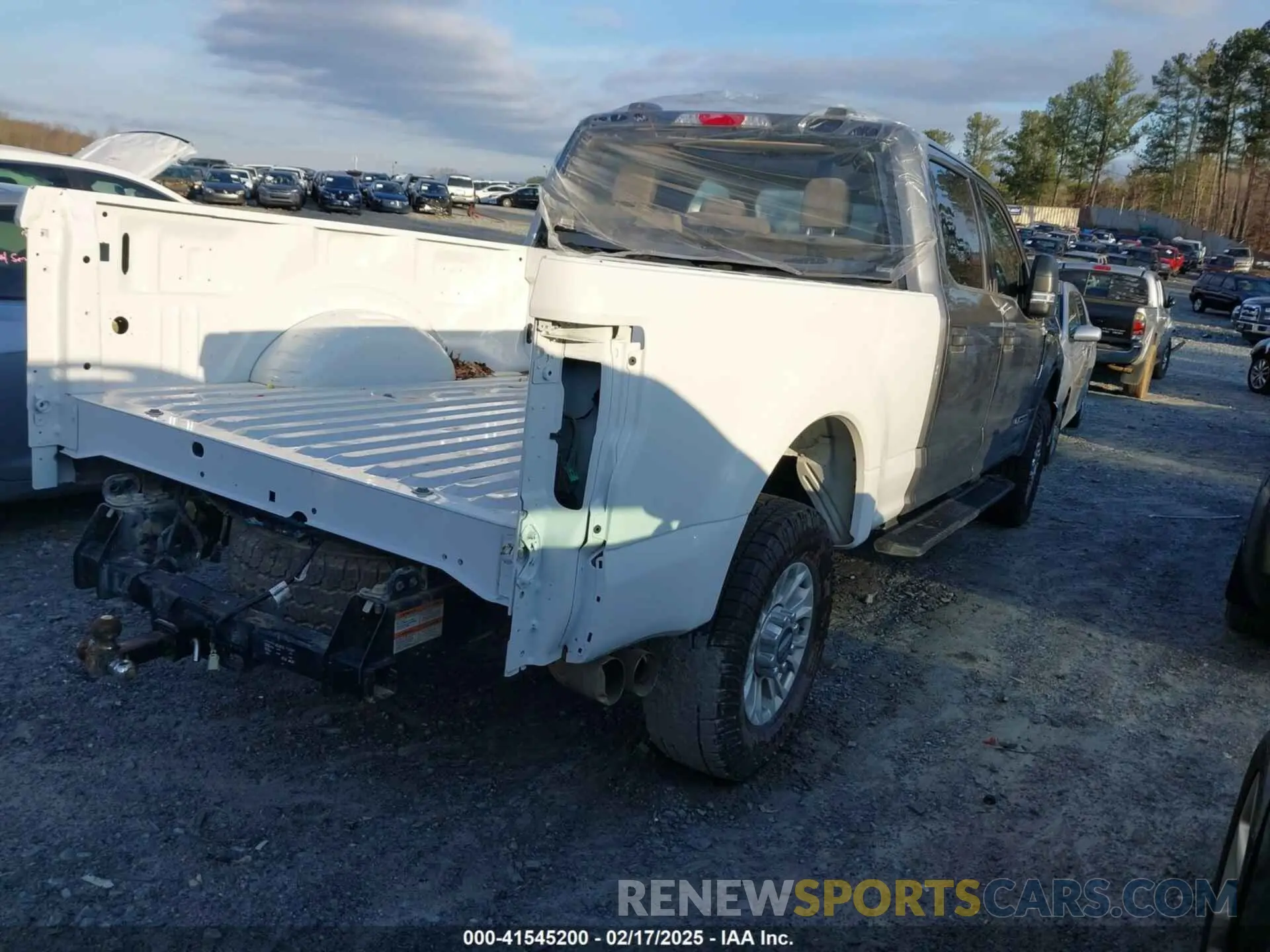 4 Photograph of a damaged car 1FT8W2BT0NED28694 FORD F-250 2022