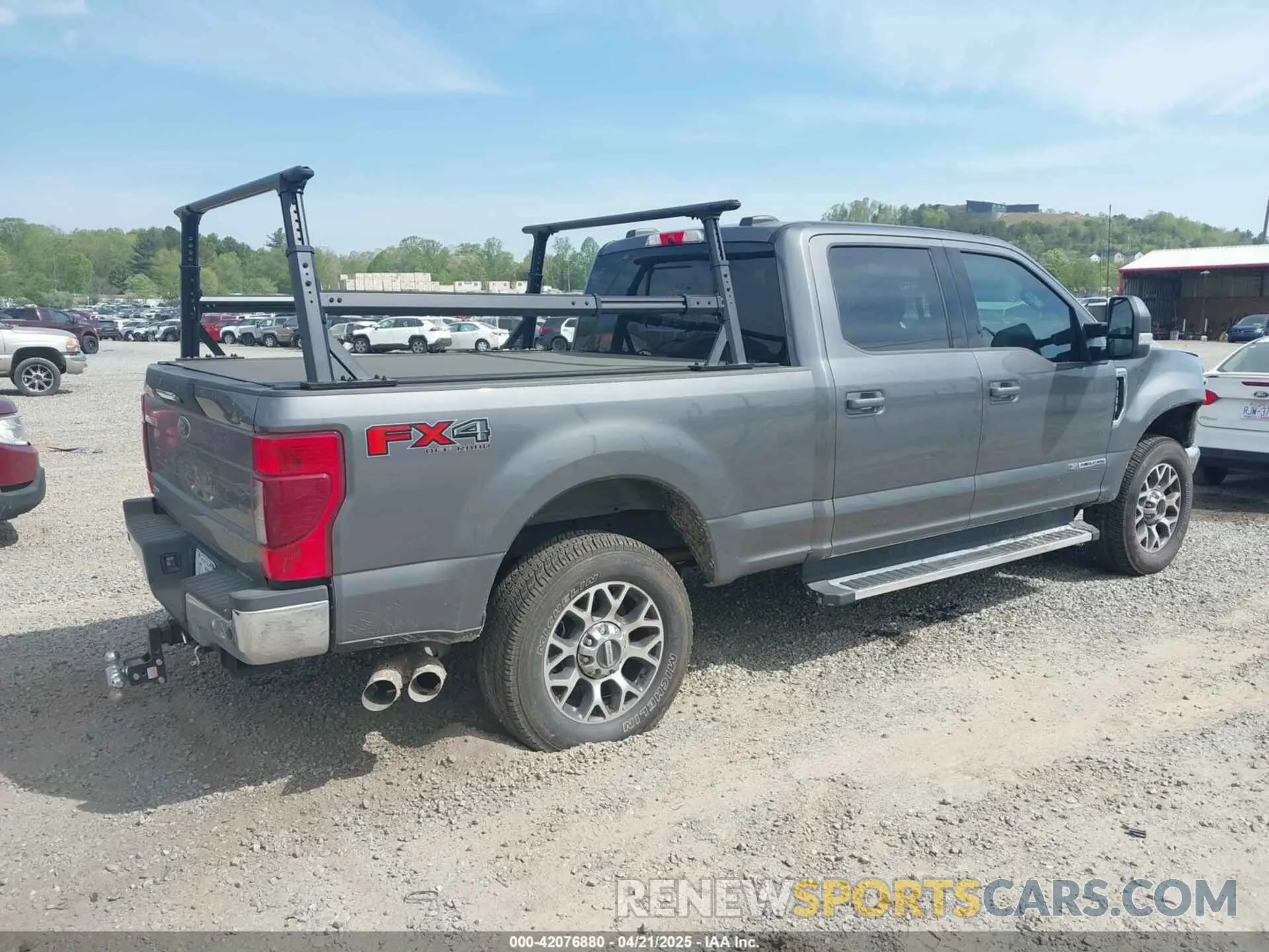 4 Photograph of a damaged car 1FT8W2BT1NEG21309 FORD F-250 2022