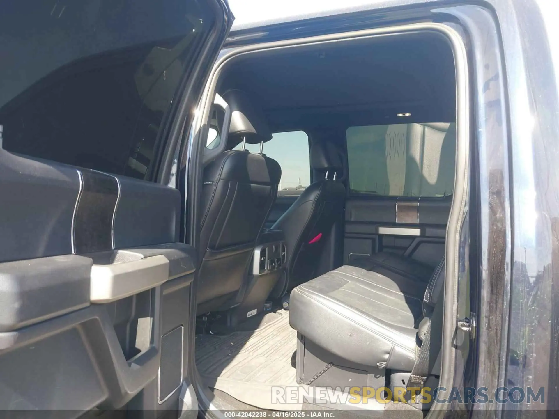 7 Photograph of a damaged car 1FT8W2BT2NEF24930 FORD F-250 2022