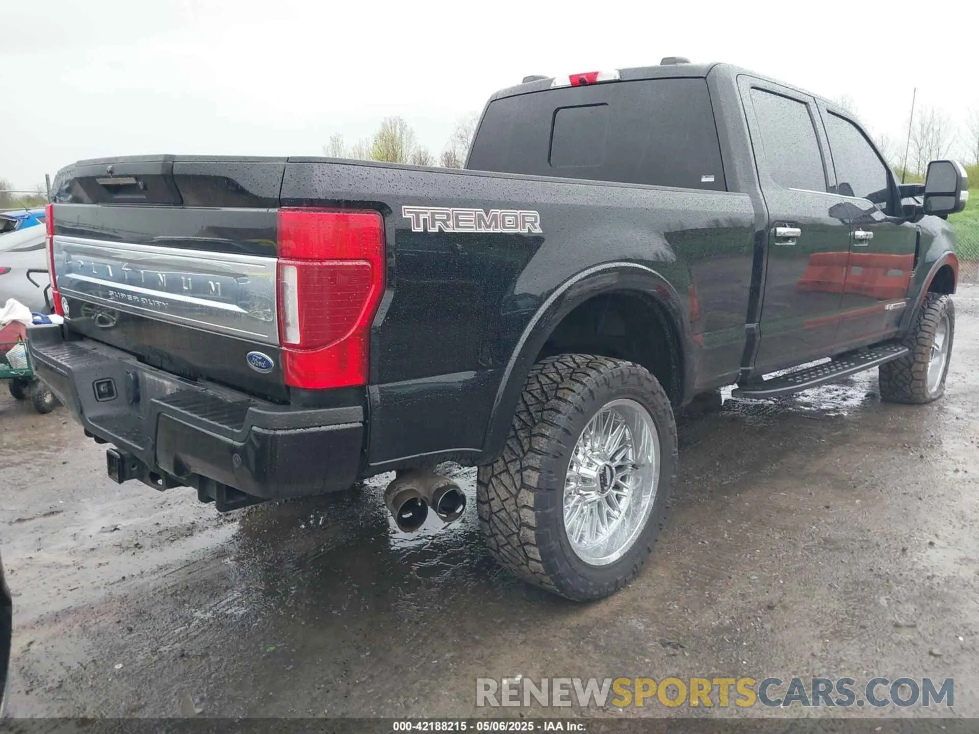 4 Photograph of a damaged car 1FT8W2BT3NED24543 FORD F-250 2022