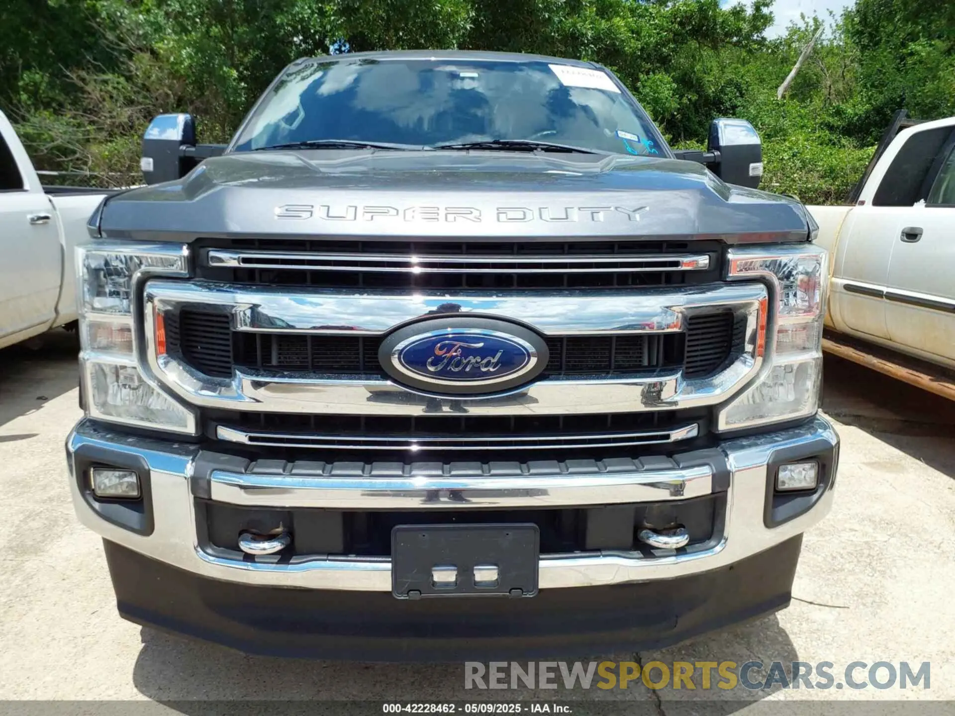 11 Photograph of a damaged car 1FT8W2BT5NEE37233 FORD F-250 2022