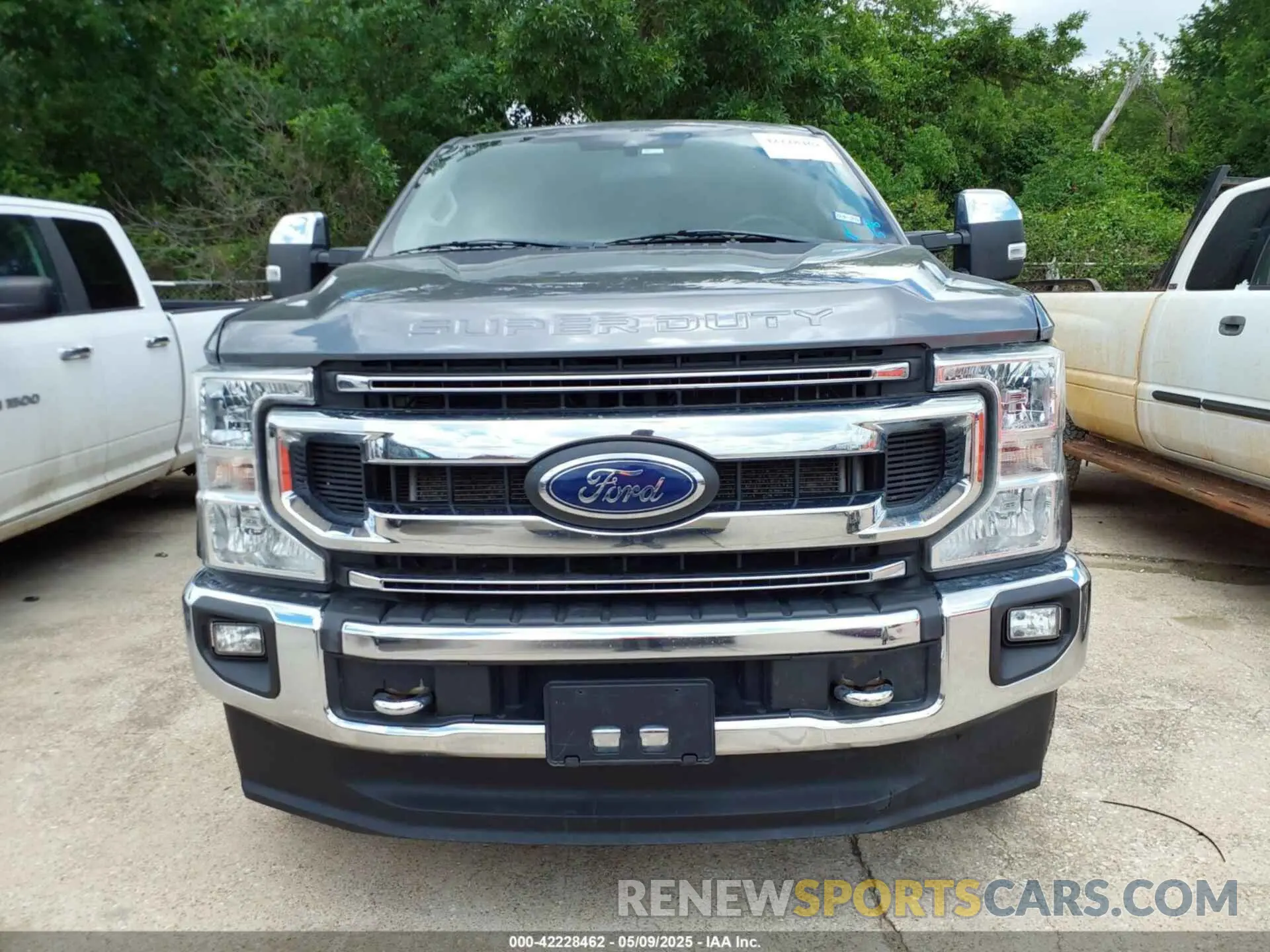 12 Photograph of a damaged car 1FT8W2BT5NEE37233 FORD F-250 2022