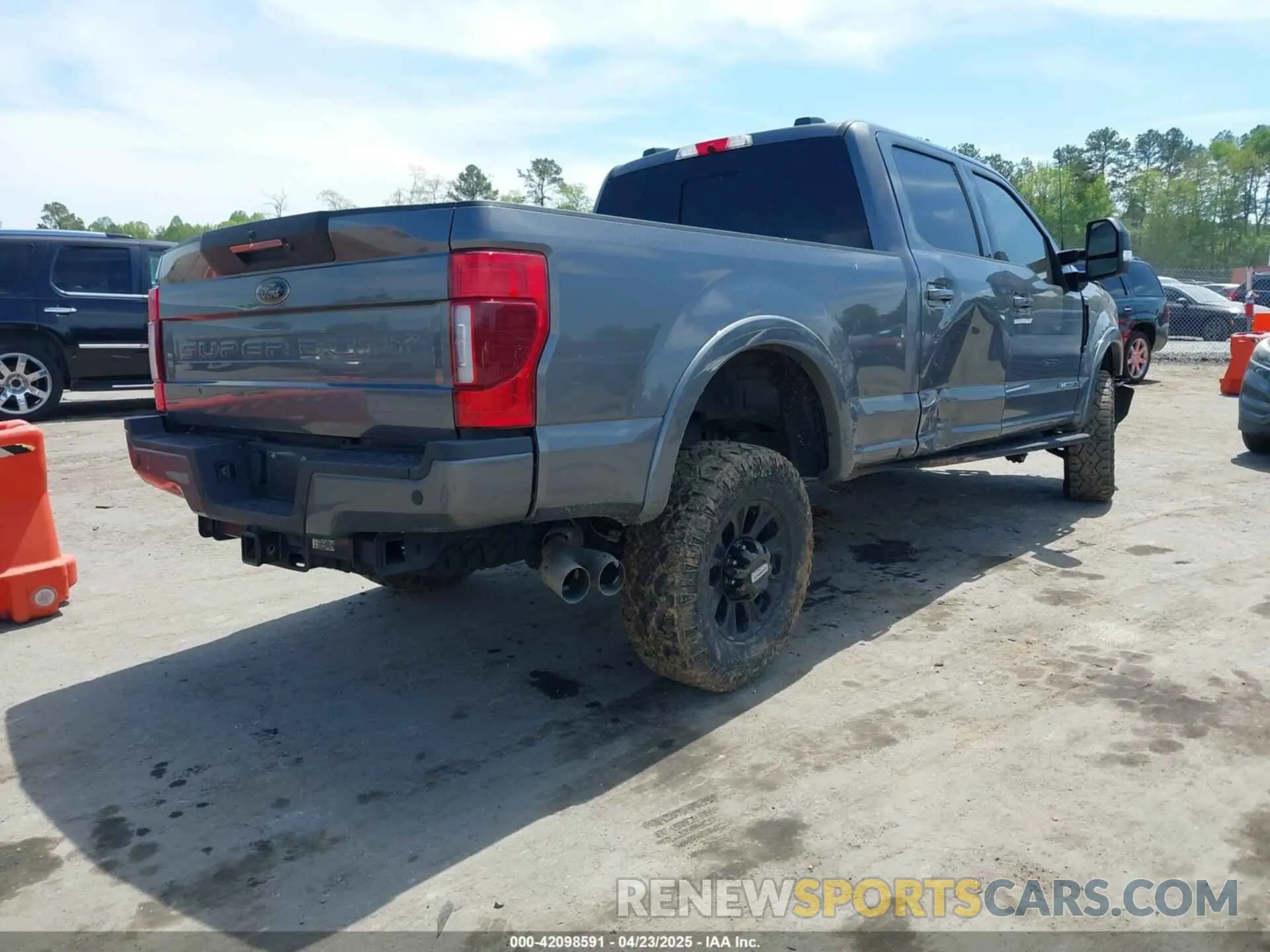 4 Photograph of a damaged car 1FT8W2BT6NEF99226 FORD F-250 2022