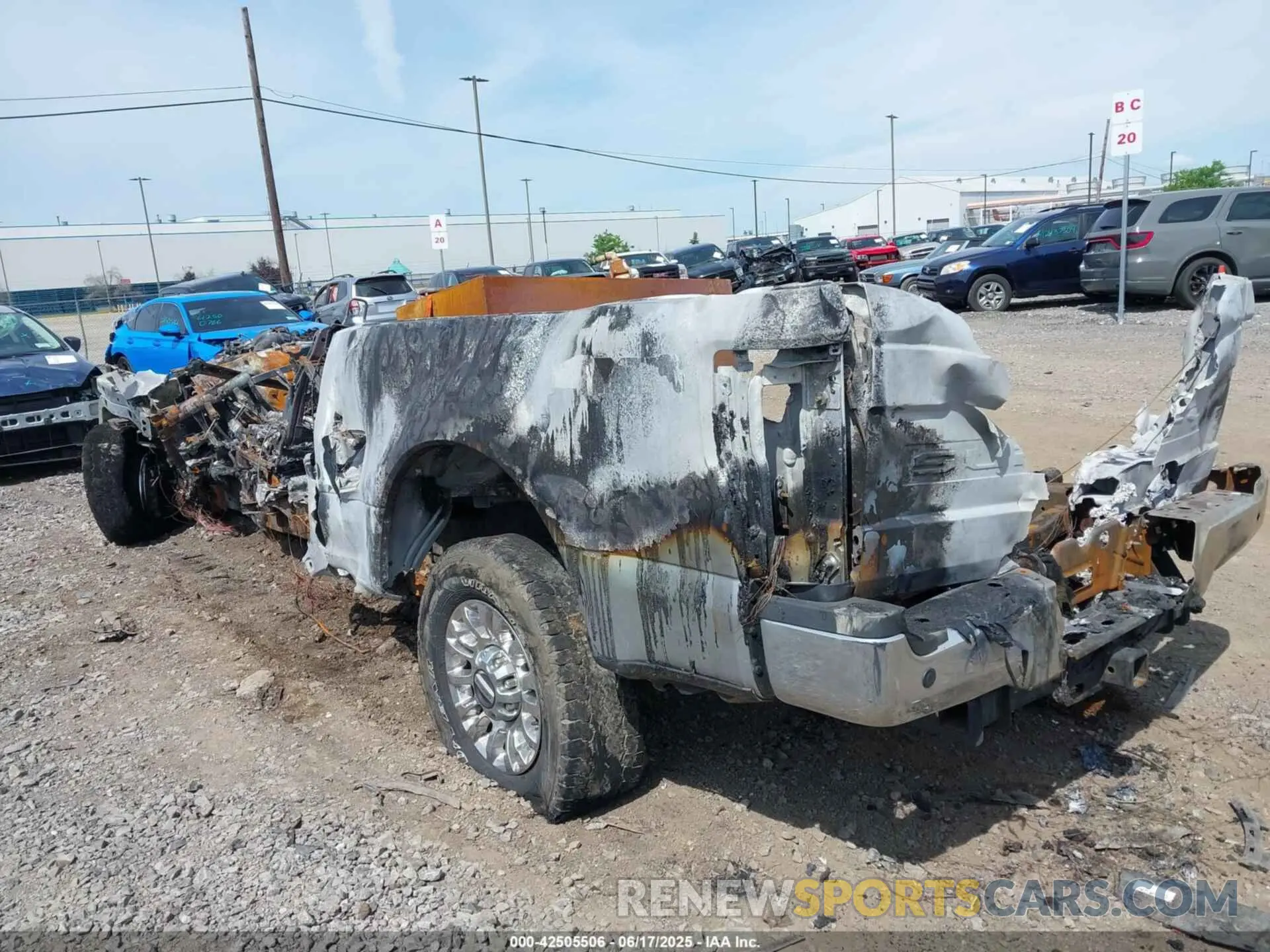 4 Photograph of a damaged car 1FT8W2BTXNEF21600 FORD F-250 2022