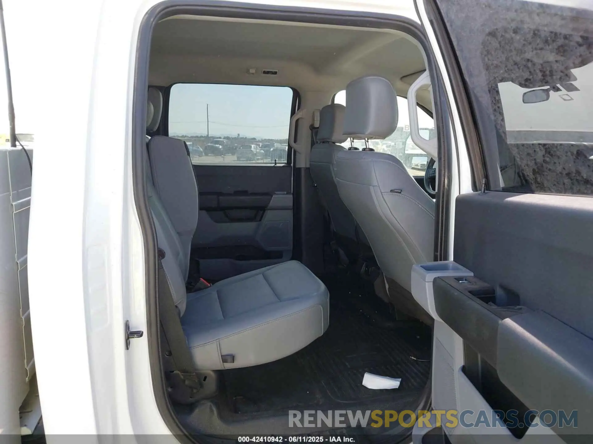 8 Photograph of a damaged car 1FT7W2BA1PEC14278 FORD F-250 2023