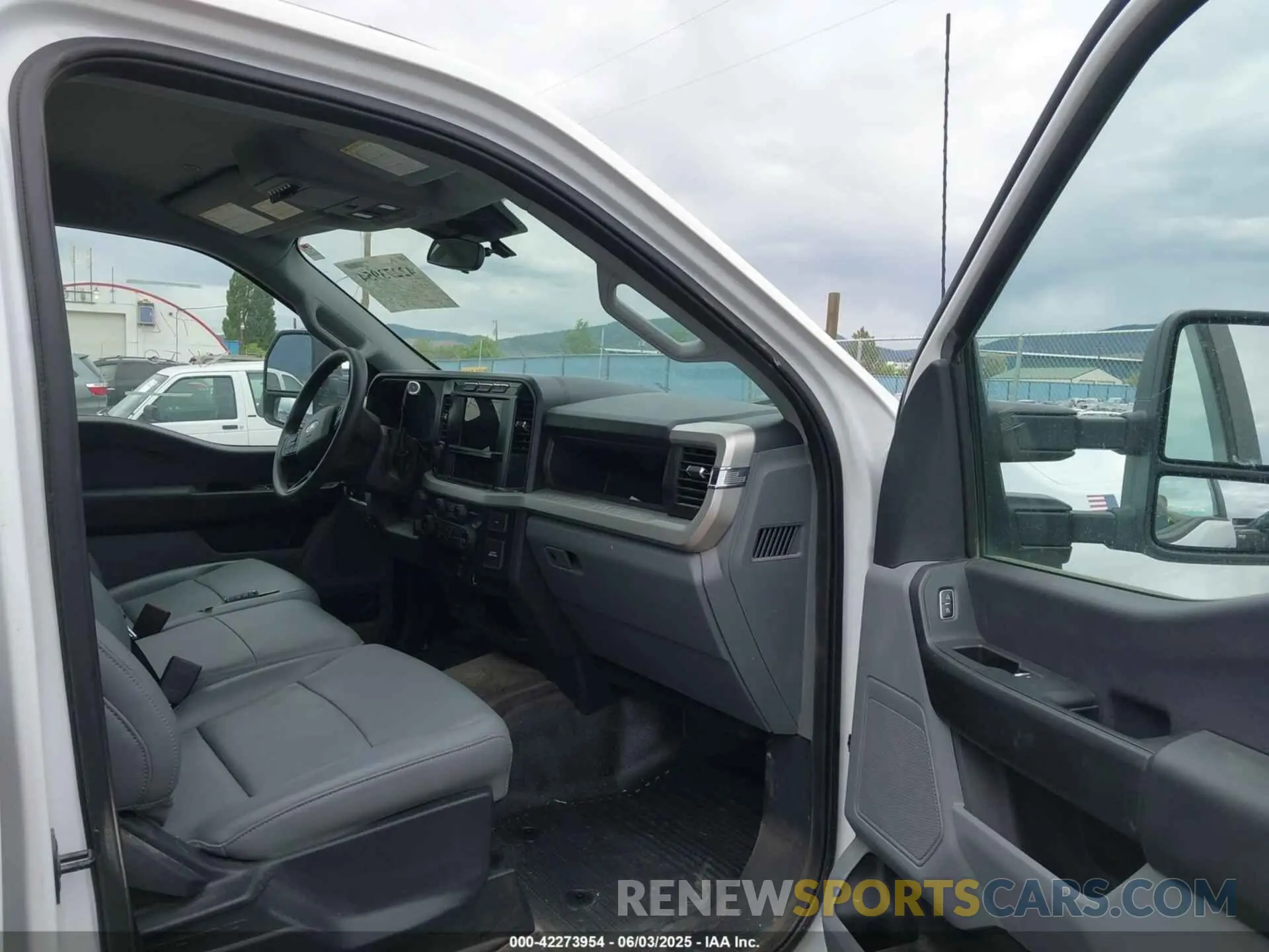 5 Photograph of a damaged car 1FT7W2BA8PEC09403 FORD F-250 2023