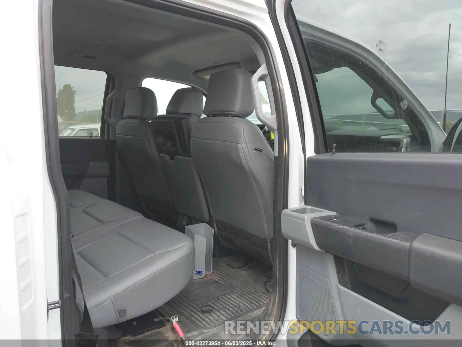 8 Photograph of a damaged car 1FT7W2BA8PEC09403 FORD F-250 2023
