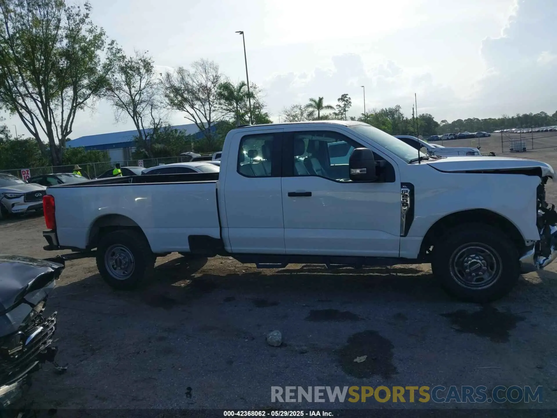 13 Photograph of a damaged car 1FT7X2AA4PED77473 FORD F-250 2023