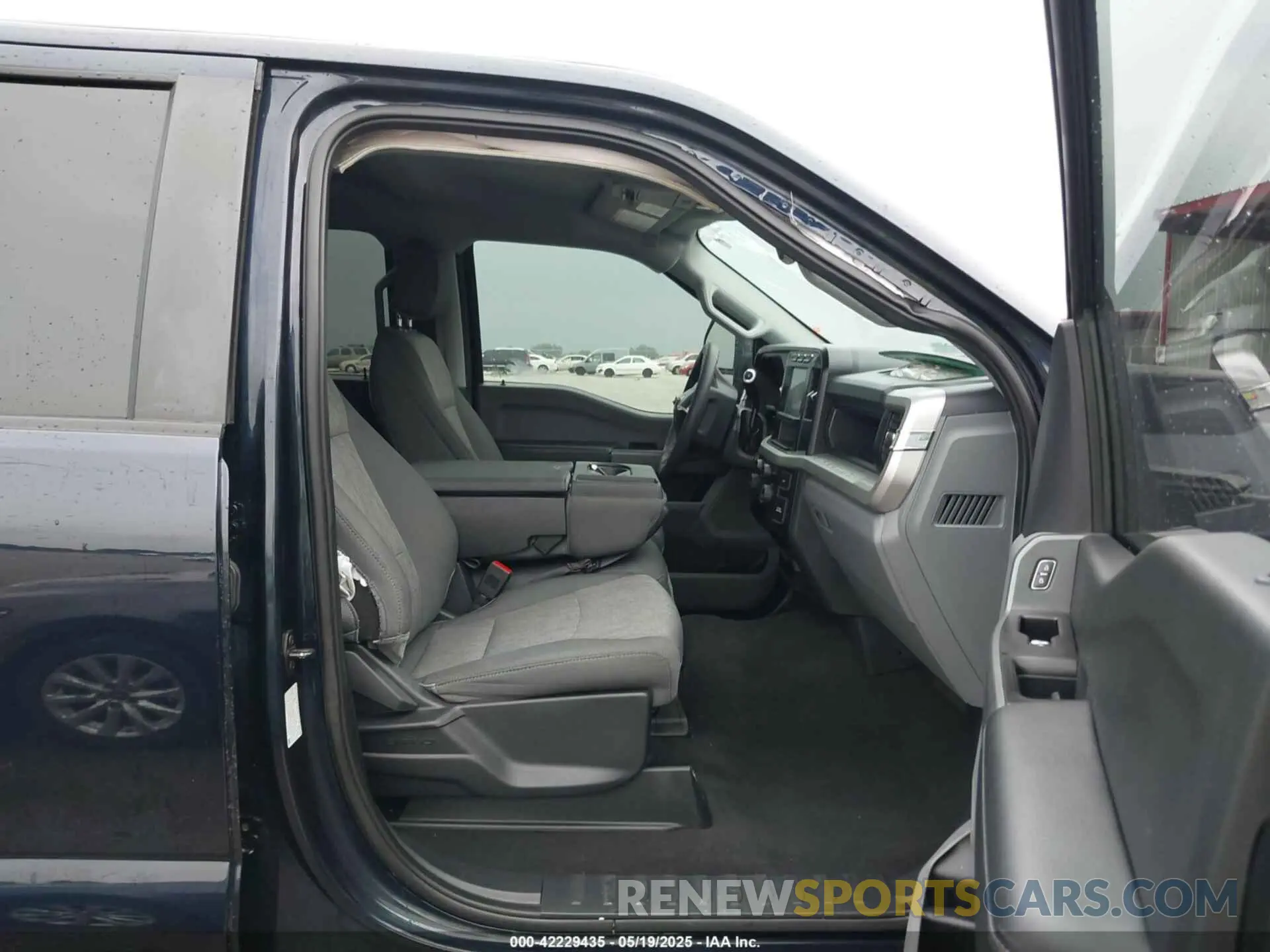 13 Photograph of a damaged car 1FT8W2BA4PED15755 FORD F-250 2023