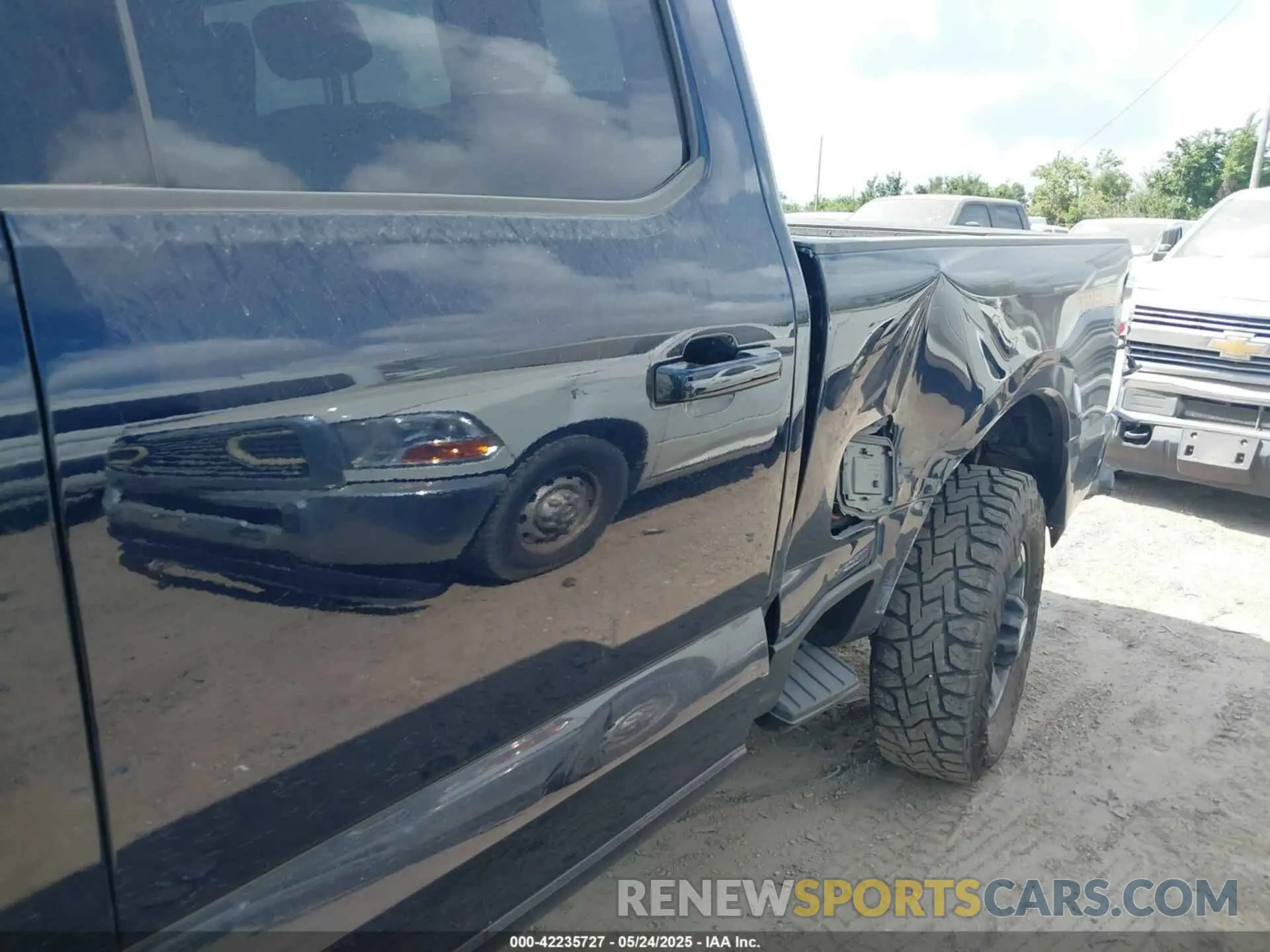 6 Photograph of a damaged car 1FT8W2BM9PEE10077 FORD F-250 2023