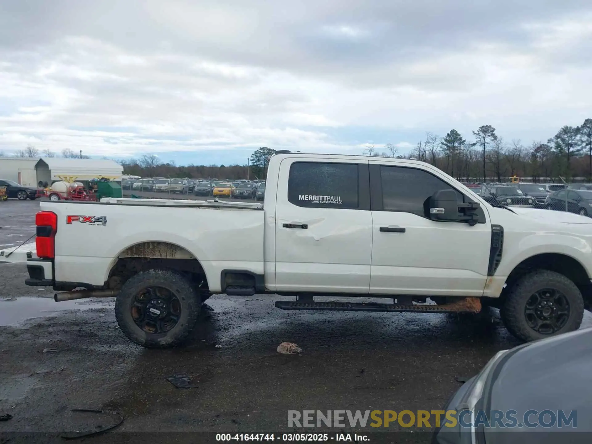 13 Photograph of a damaged car 1FT8W2BNXPEC96356 FORD F-250 2023