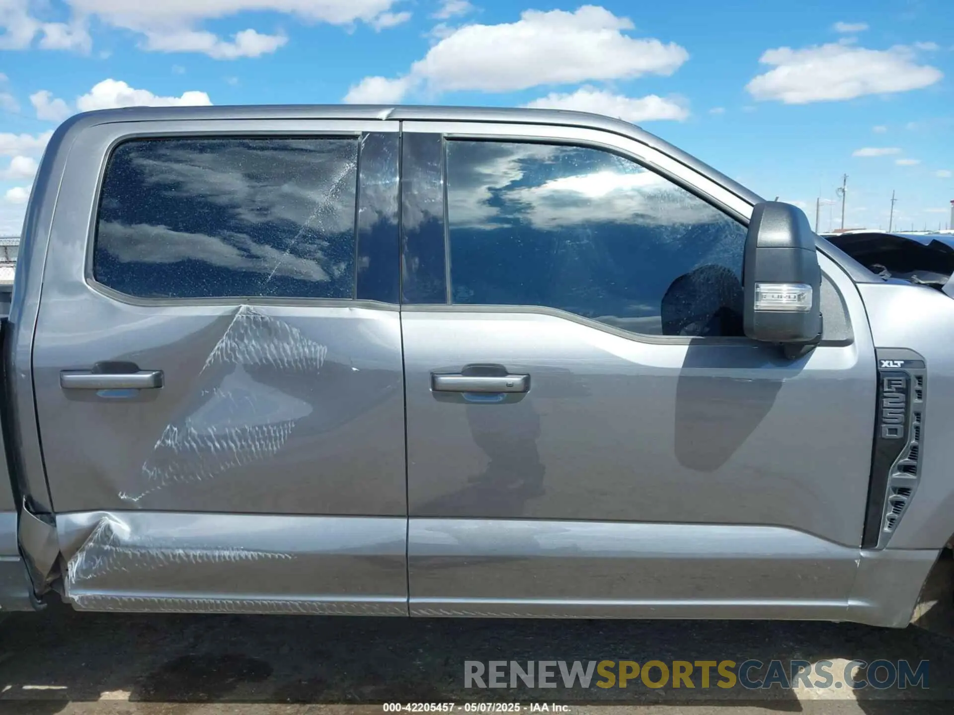 13 Photograph of a damaged car 1FT8W2BNXPED35835 FORD F-250 2023
