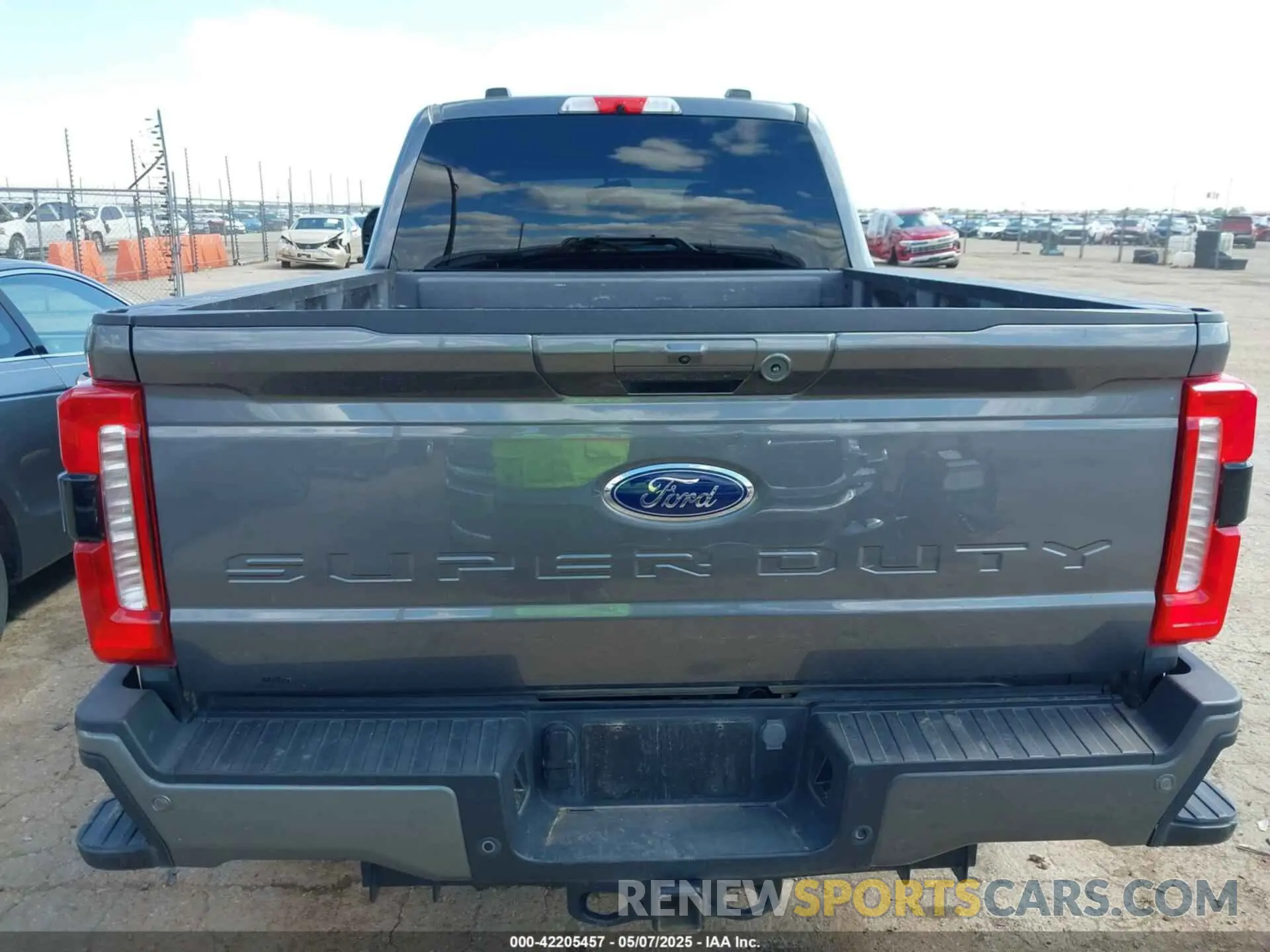15 Photograph of a damaged car 1FT8W2BNXPED35835 FORD F-250 2023