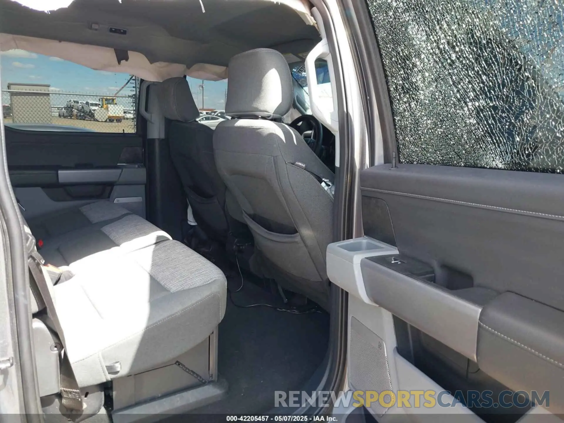 6 Photograph of a damaged car 1FT8W2BNXPED35835 FORD F-250 2023