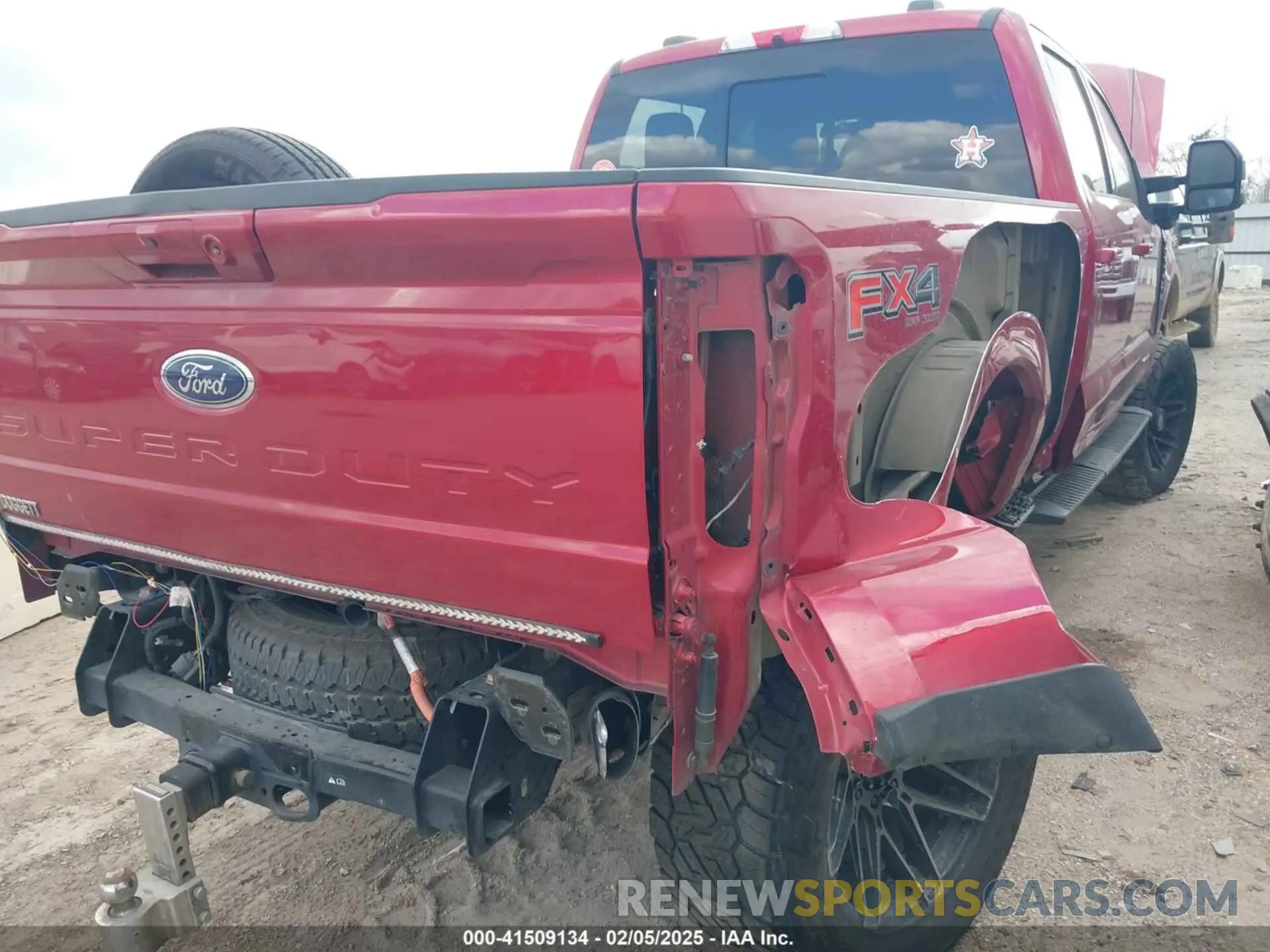 11 Photograph of a damaged car 1FT8W2BT1PEC76642 FORD F-250 2023