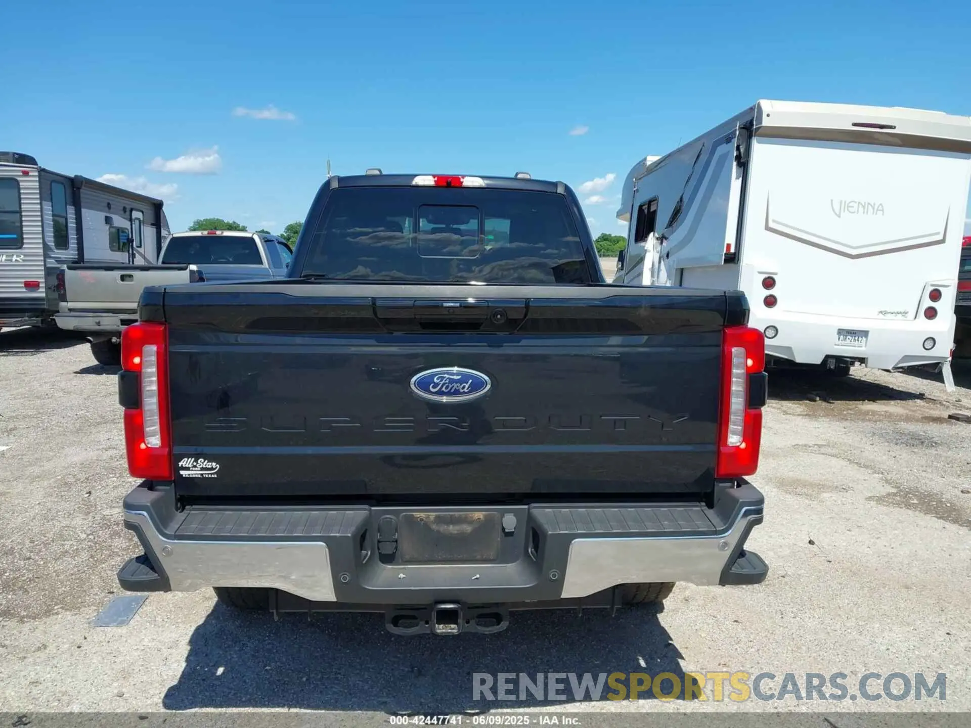 15 Photograph of a damaged car 1FT8W2BT1PEC80819 FORD F-250 2023