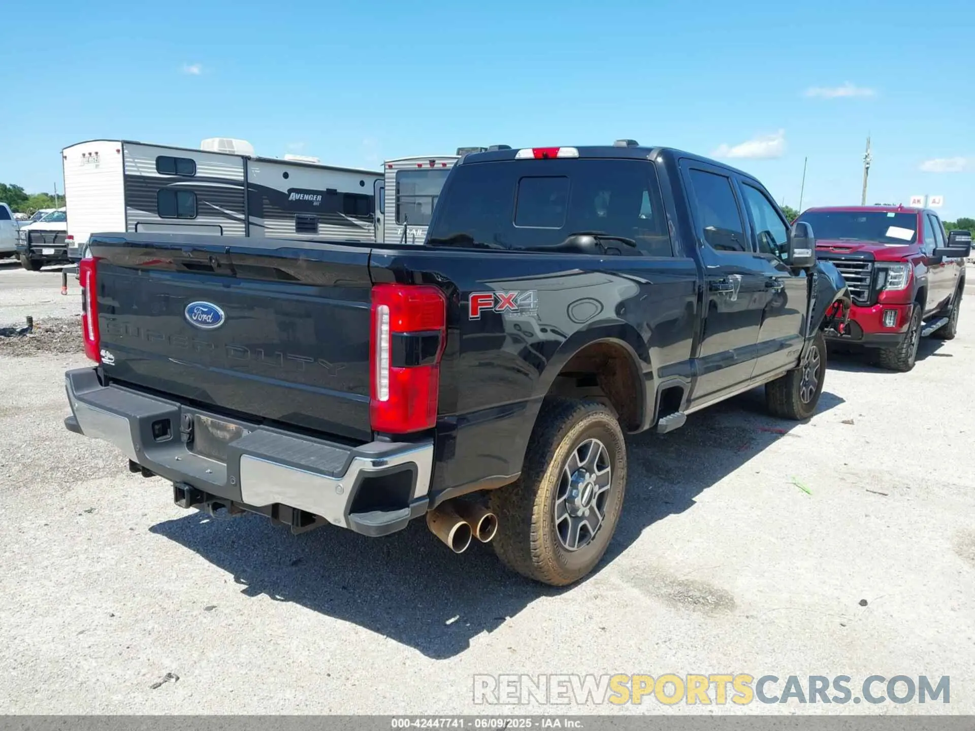 4 Photograph of a damaged car 1FT8W2BT1PEC80819 FORD F-250 2023
