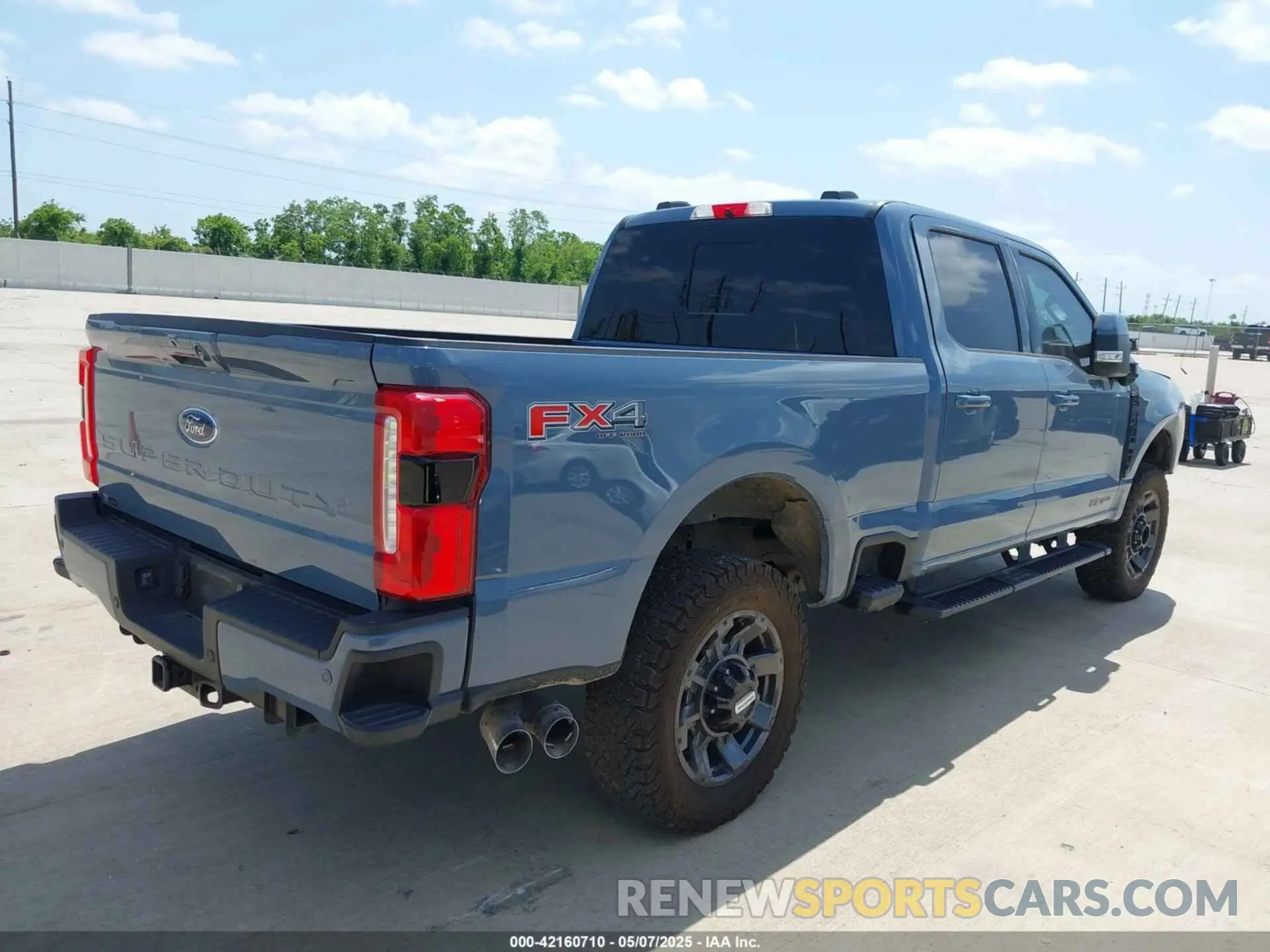 4 Photograph of a damaged car 1FT8W2BT3PED67797 FORD F-250 2023
