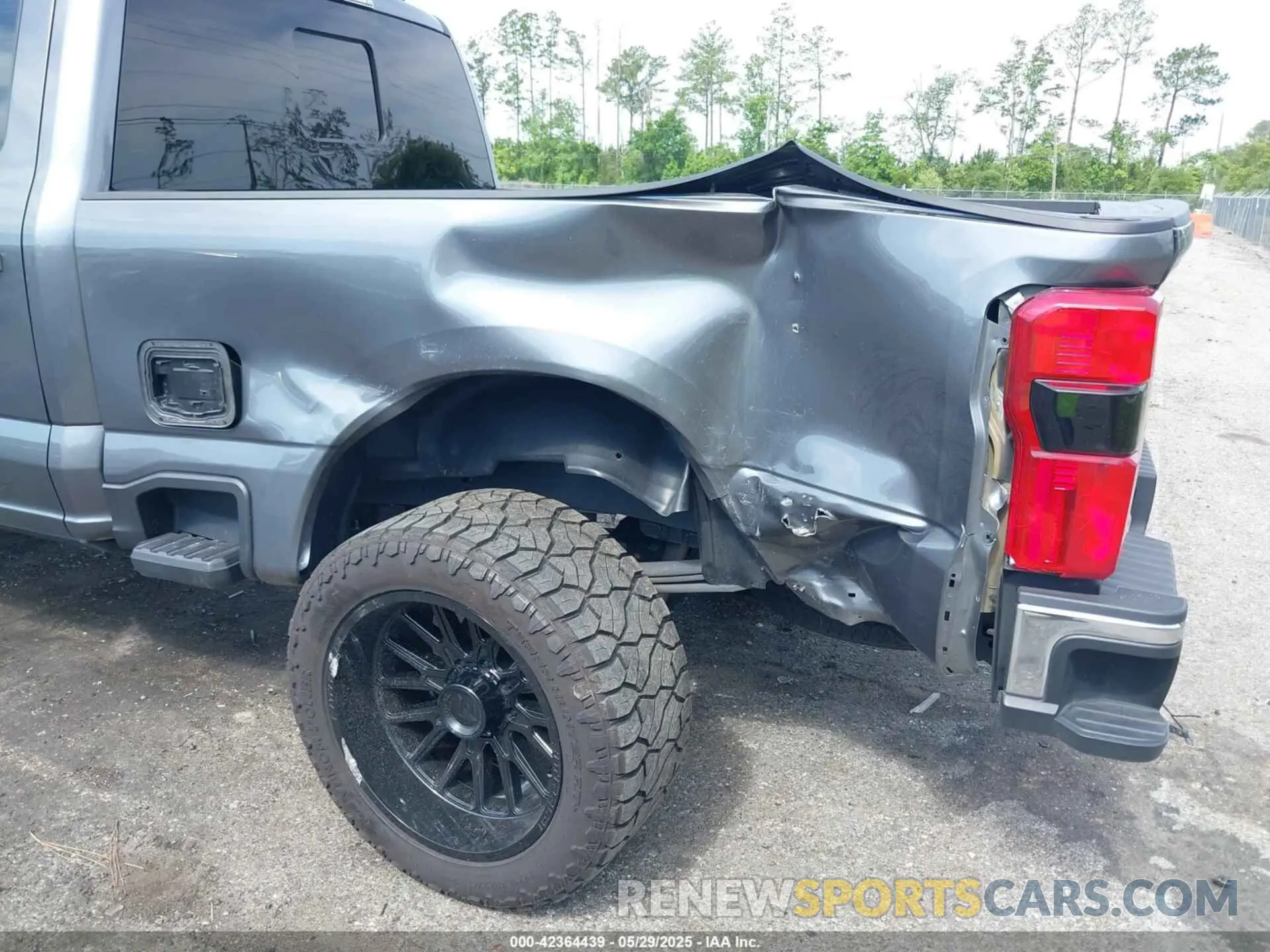 6 Photograph of a damaged car 1FT8W2BT3PED84406 FORD F-250 2023
