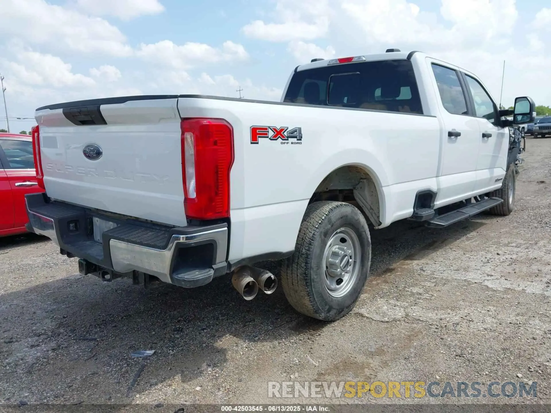 4 Photograph of a damaged car 1FT8W2BT7PEE23014 FORD F-250 2023