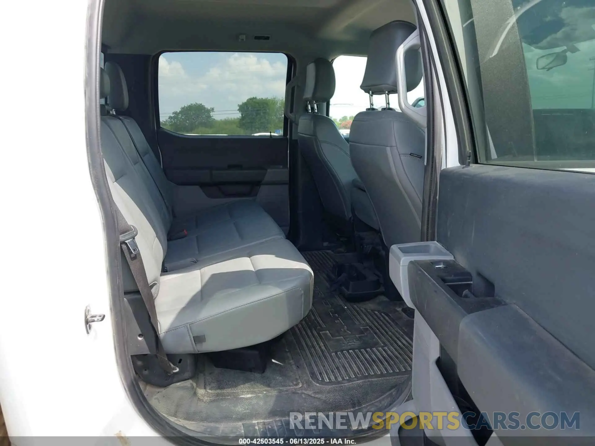 7 Photograph of a damaged car 1FT8W2BT7PEE23014 FORD F-250 2023