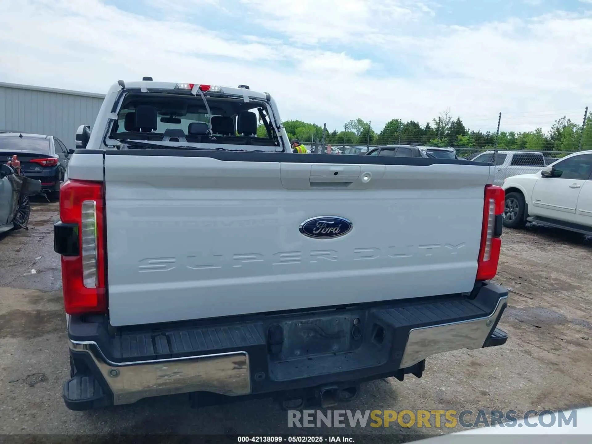 16 Photograph of a damaged car 1FT8W2BT9PED33475 FORD F-250 2023