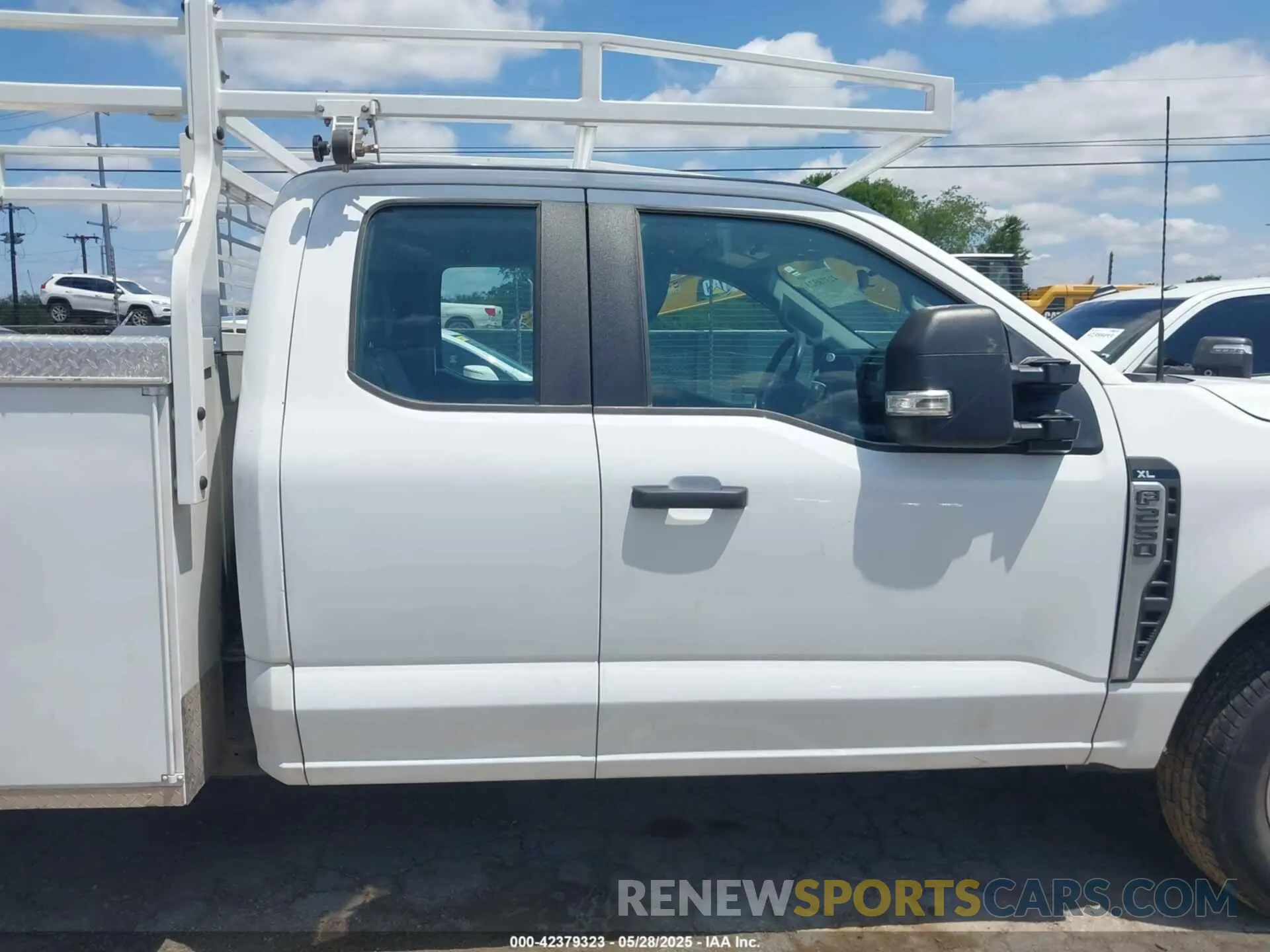 13 Photograph of a damaged car 1FT8X2AA4PED51153 FORD F-250 2023
