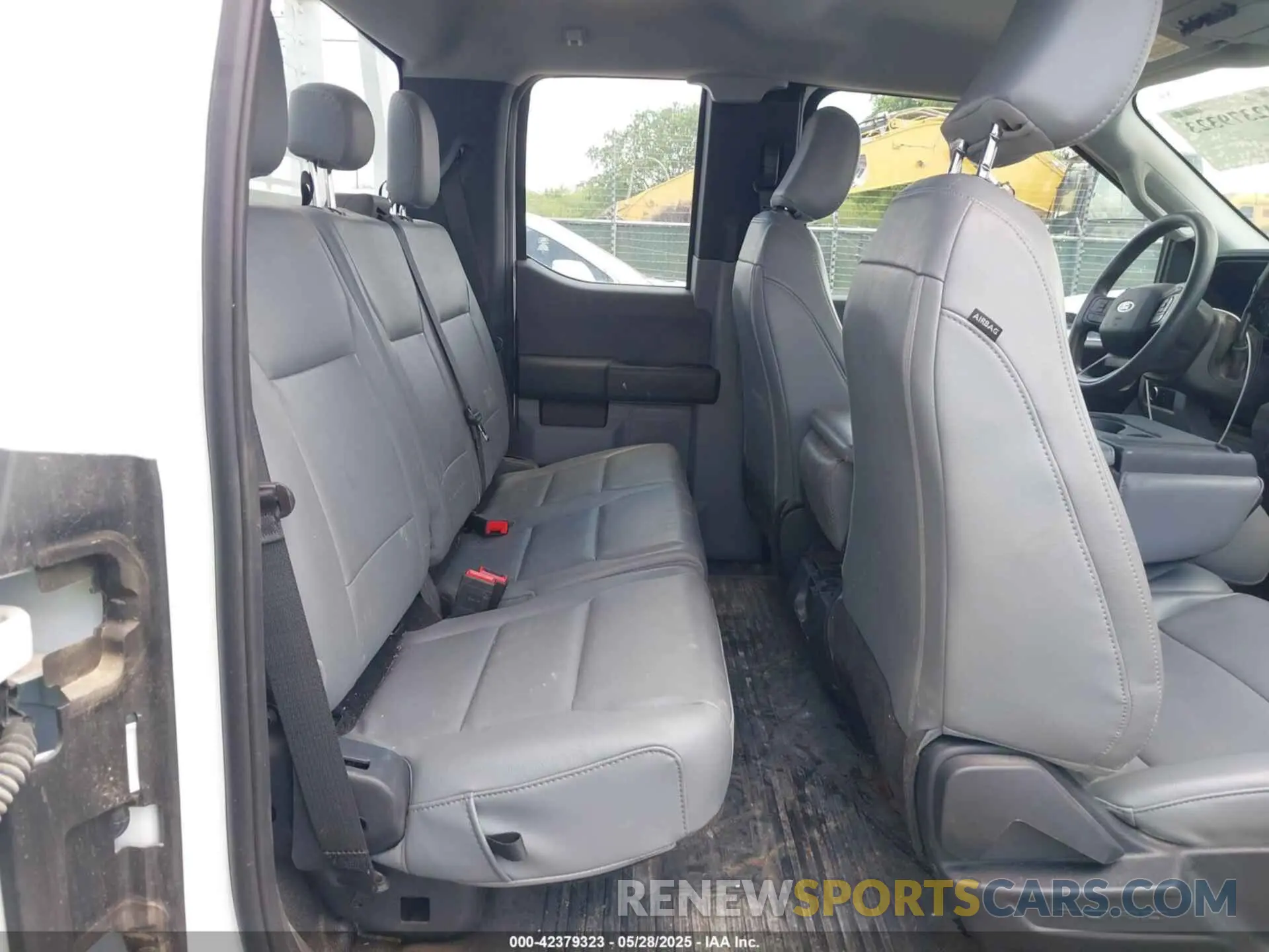 6 Photograph of a damaged car 1FT8X2AA4PED51153 FORD F-250 2023