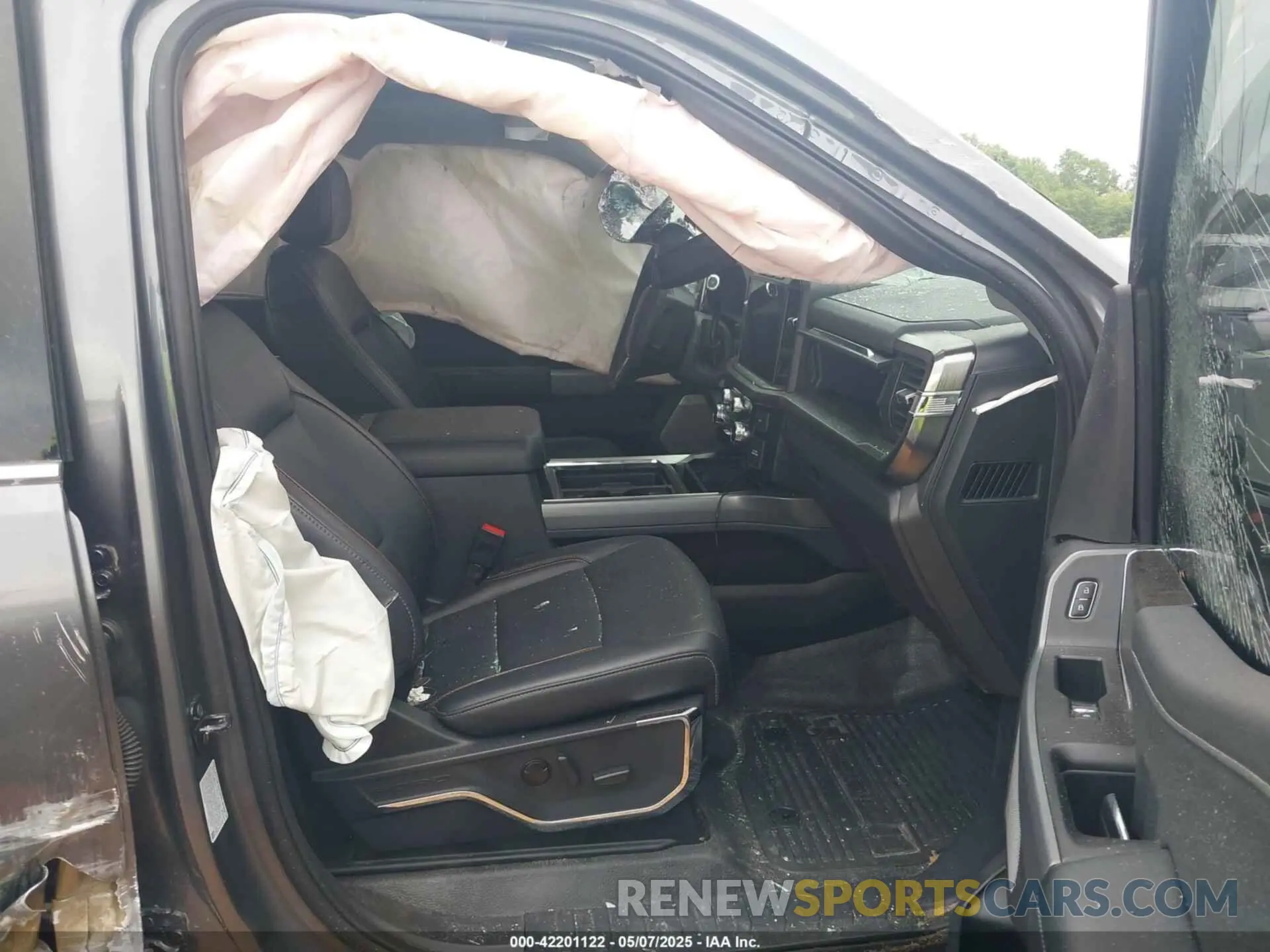 5 Photograph of a damaged car 1FT8W2BM4REE24052 FORD F-250 2024