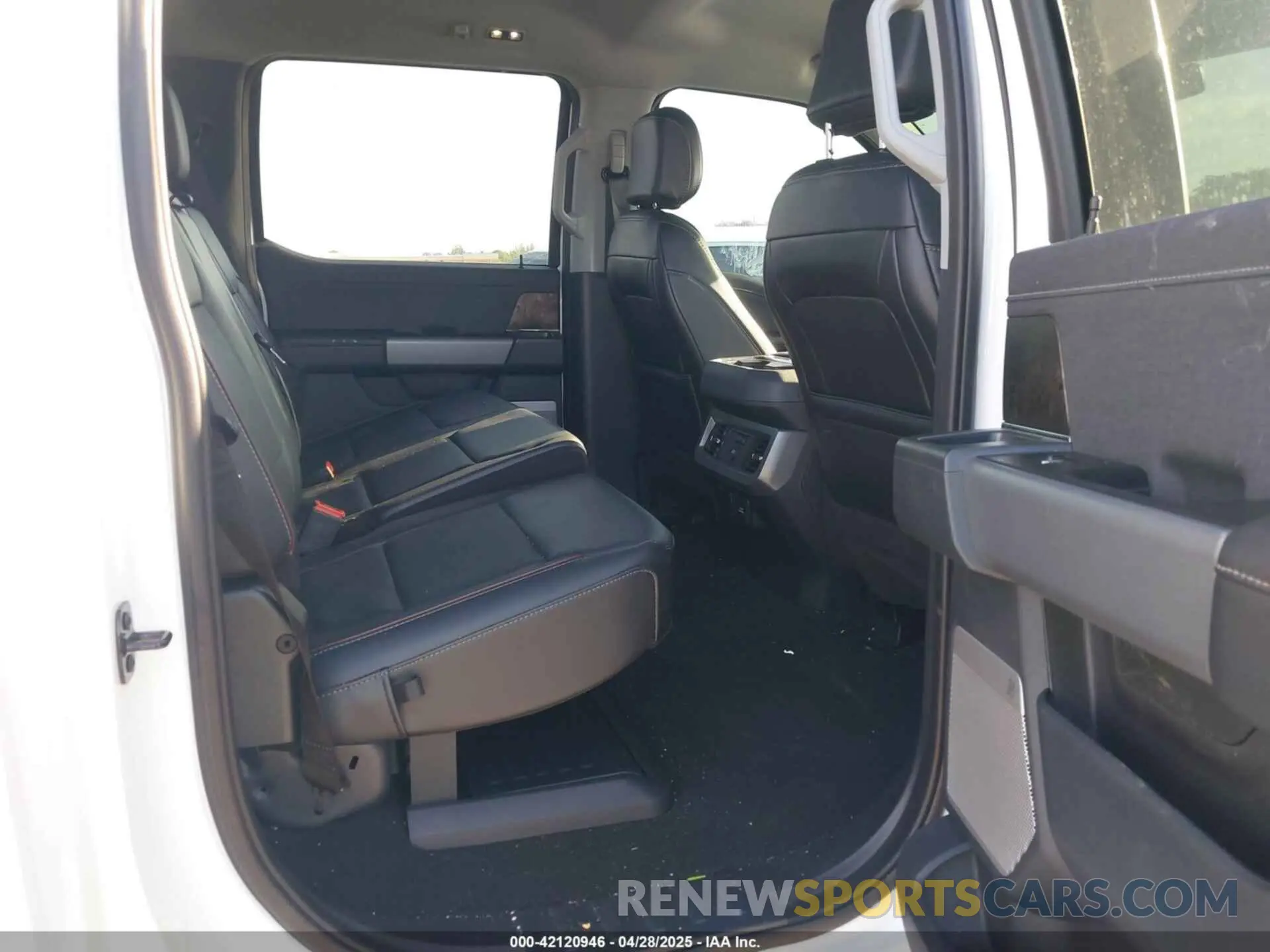 8 Photograph of a damaged car 1FT8W2BN0RED51481 FORD F-250 2024