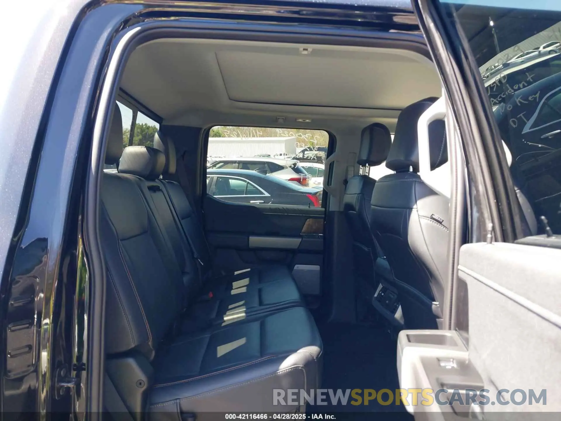 8 Photograph of a damaged car 1FT8W2BN8REF89563 FORD F-250 2024