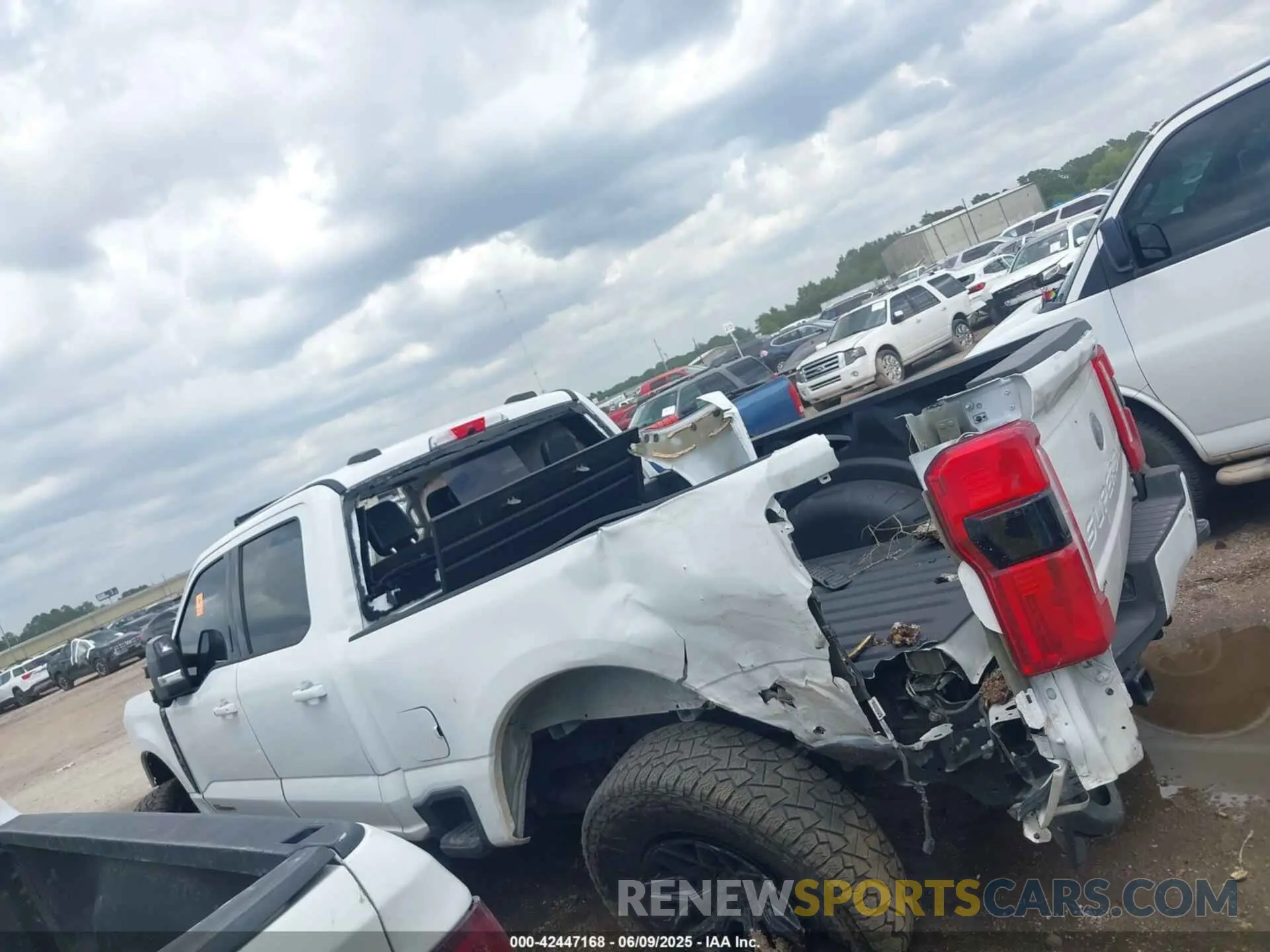 13 Photograph of a damaged car 1FT8W2BT0REC85285 FORD F-250 2024