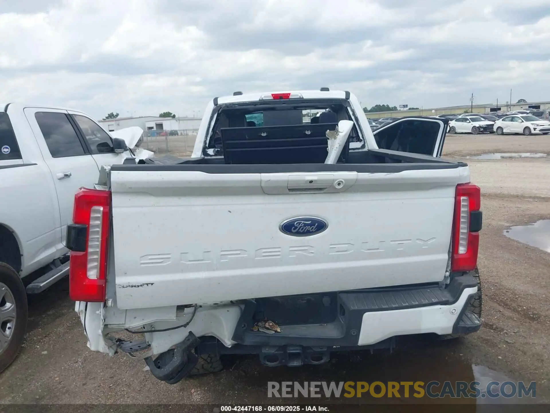 14 Photograph of a damaged car 1FT8W2BT0REC85285 FORD F-250 2024